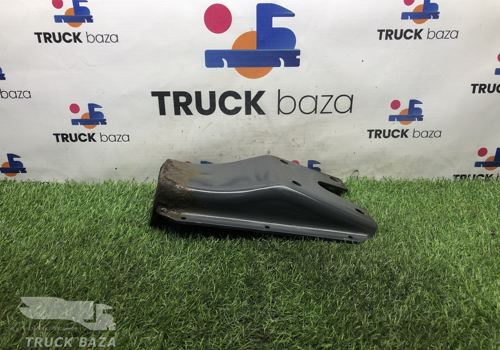 1371578 Кронштейн переднего амортизатора