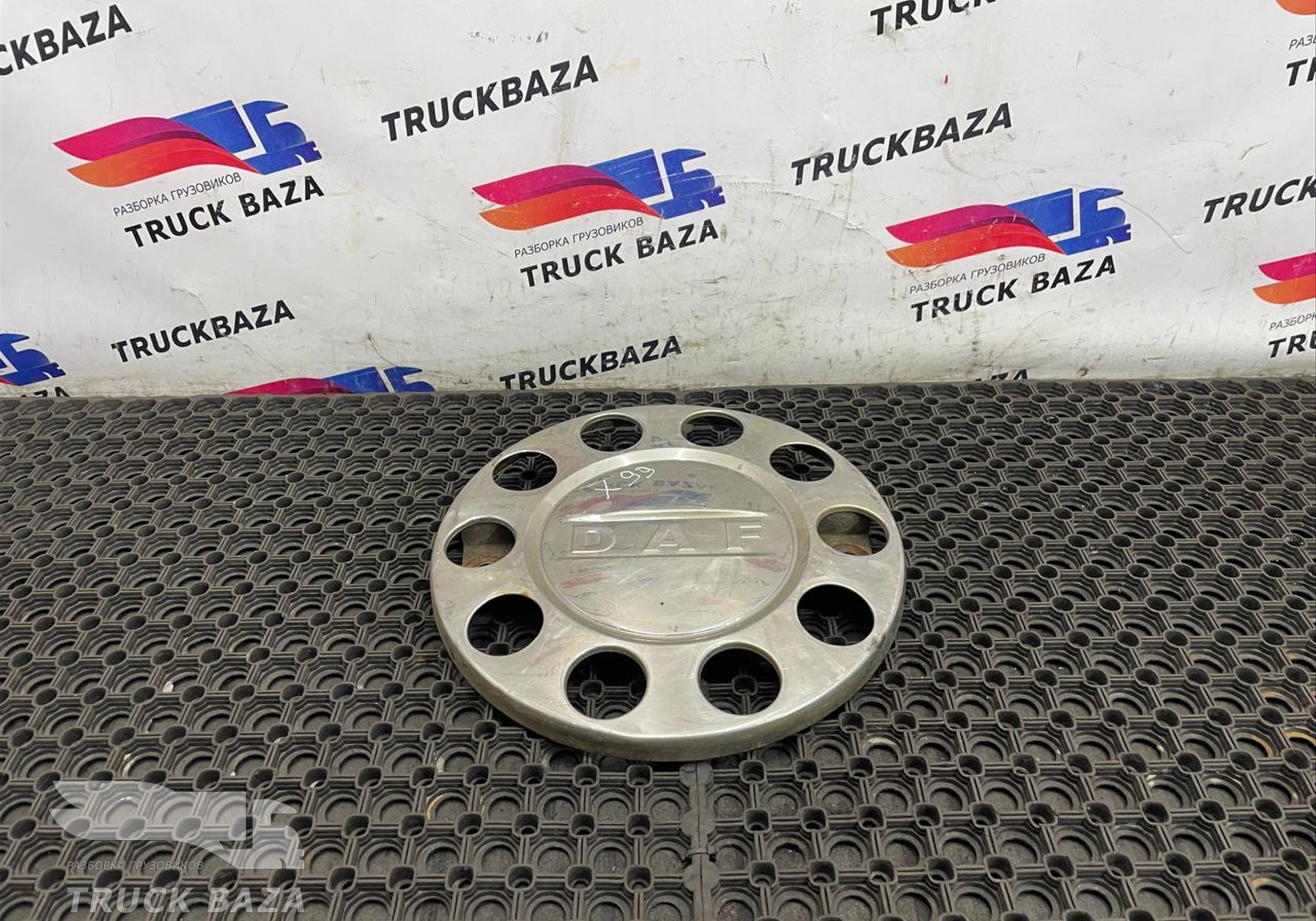 1228439 Колпак декоративный для Daf XF105 (с 2005)