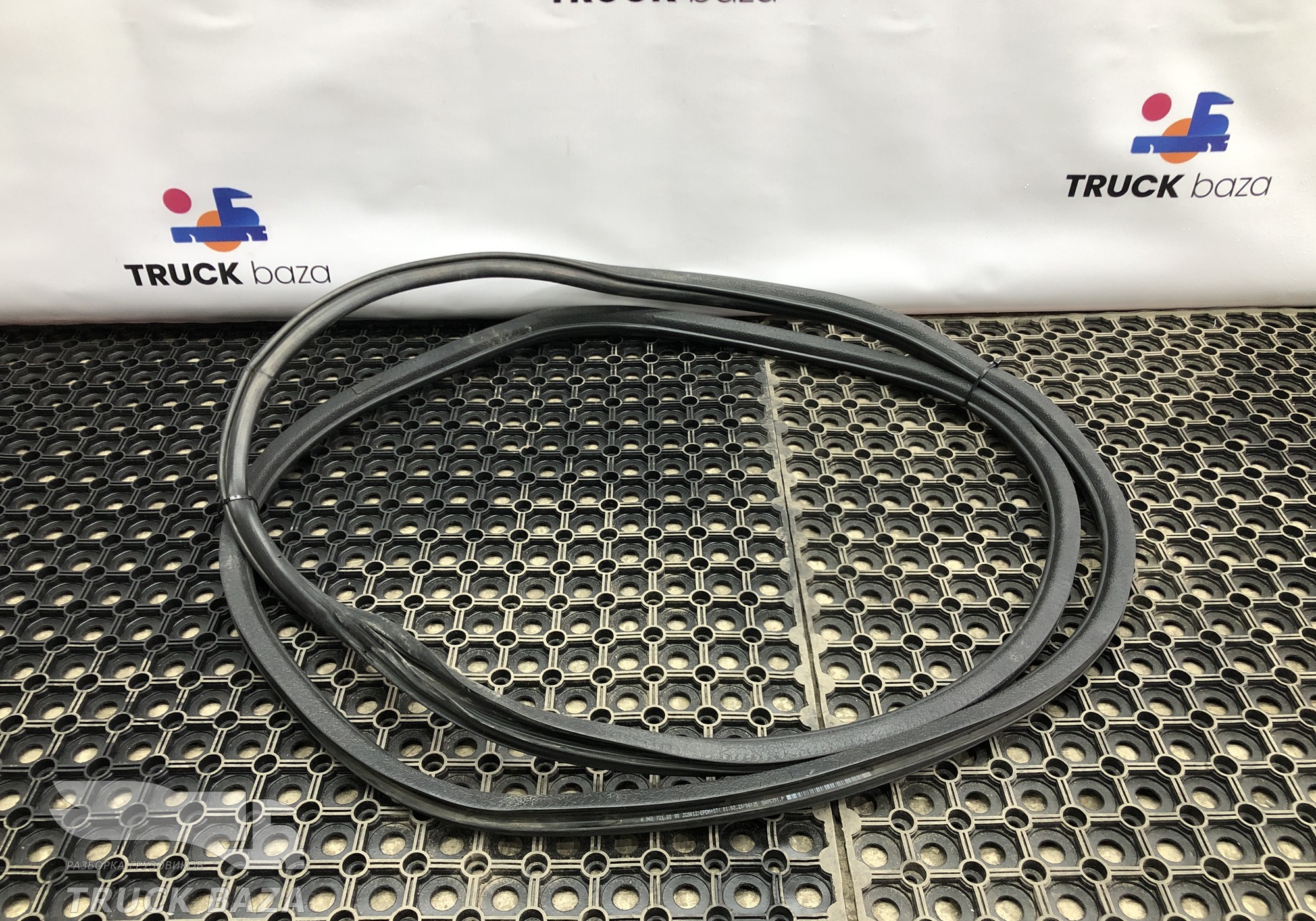 9607210080 Уплотнитель проема двери для КАМАЗ