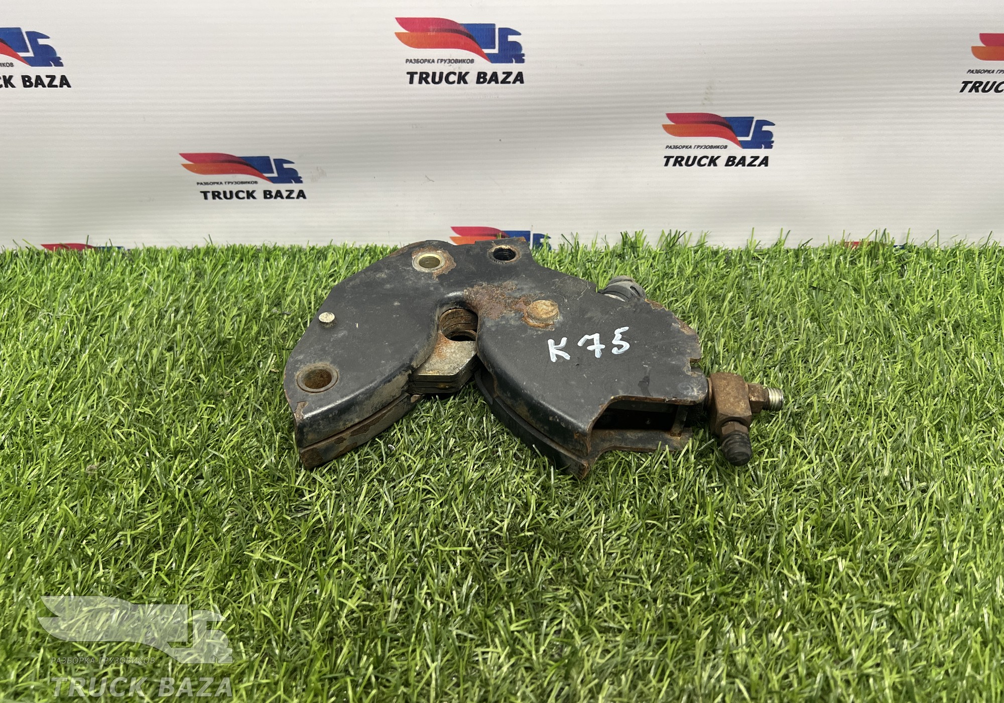 37055018010 Замок кабины для КАМАЗ 54901