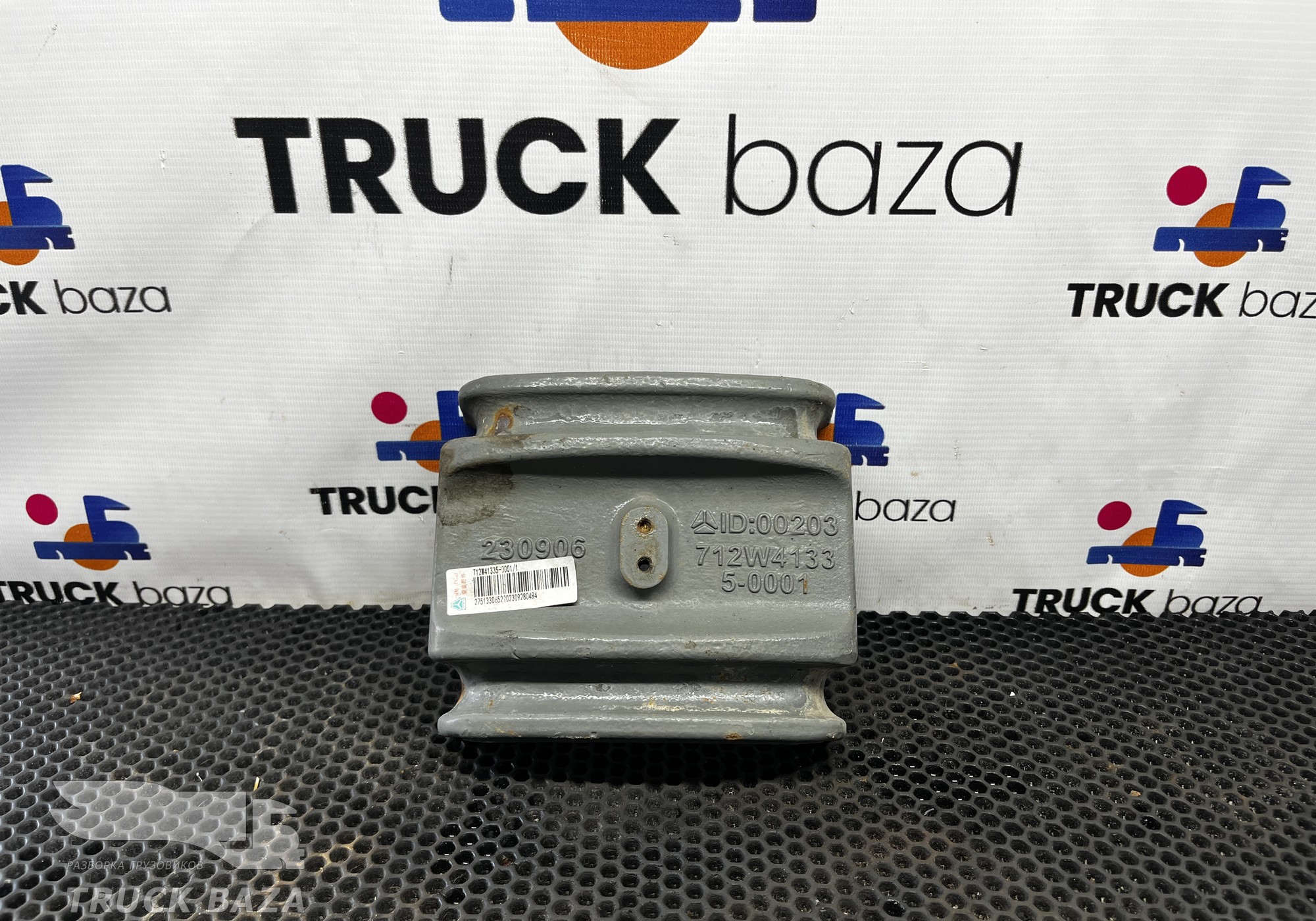 712W413350001 Проставка стремянки рессоры для Sinotruk Sitrak C7H