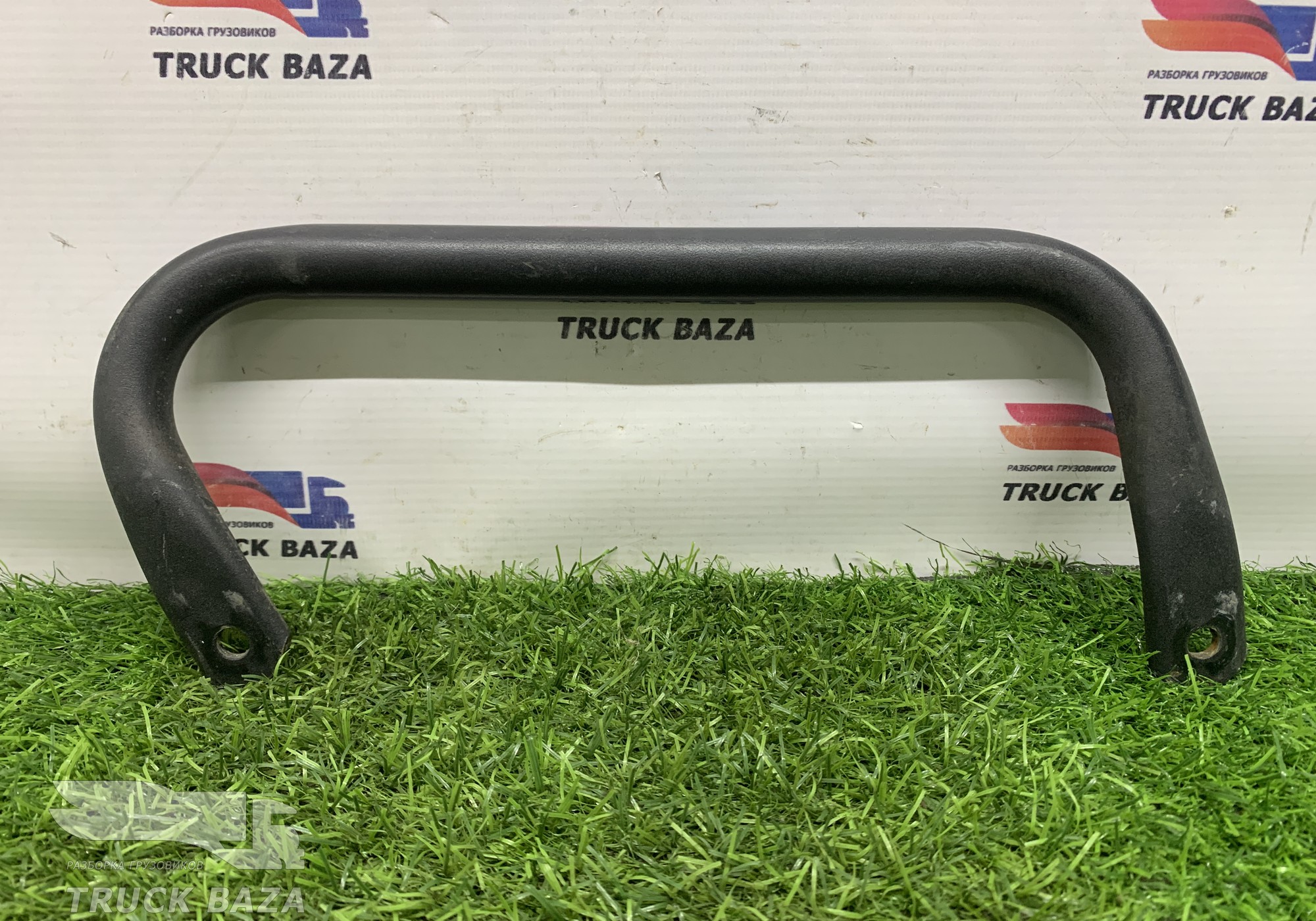 1546251 Поручень кабины правый