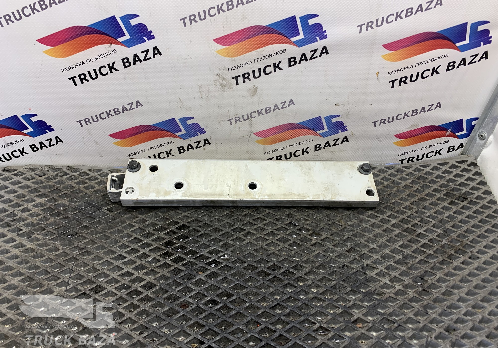21641264 Кронштейн бака AdBlue для Volvo