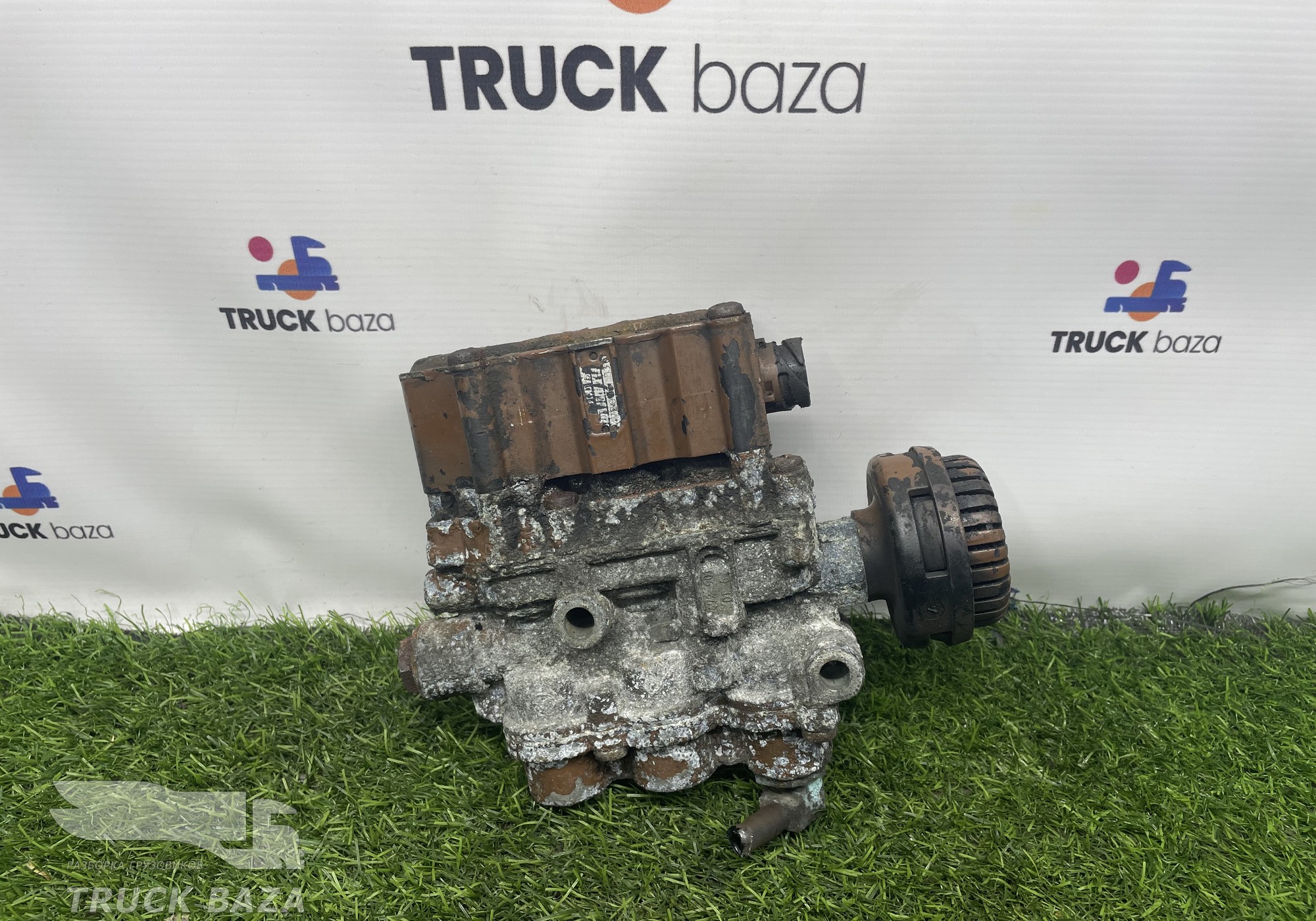 4729000530 Кран уровня пола главный