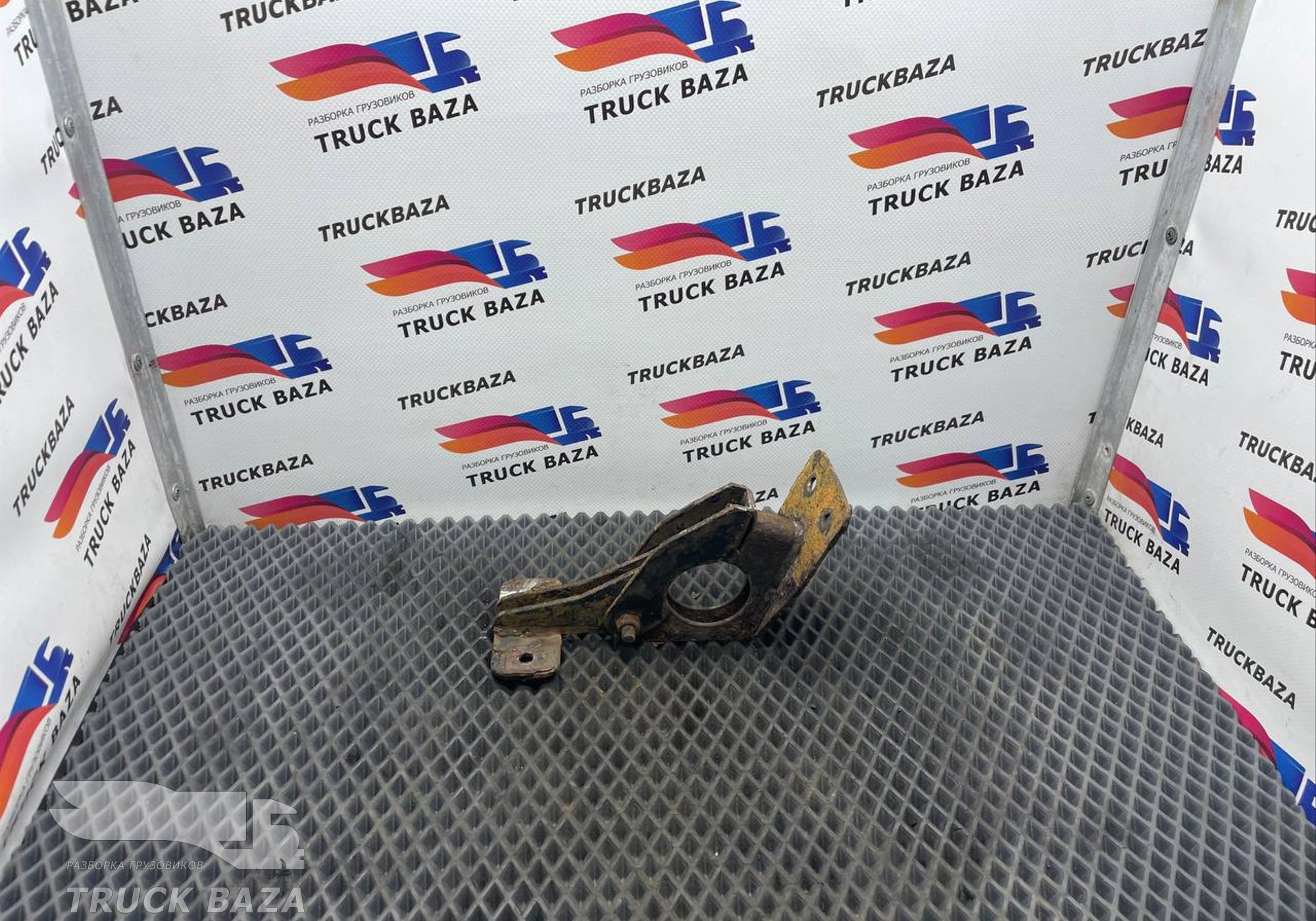 Кронштейн крыла для КАМАЗ 54901