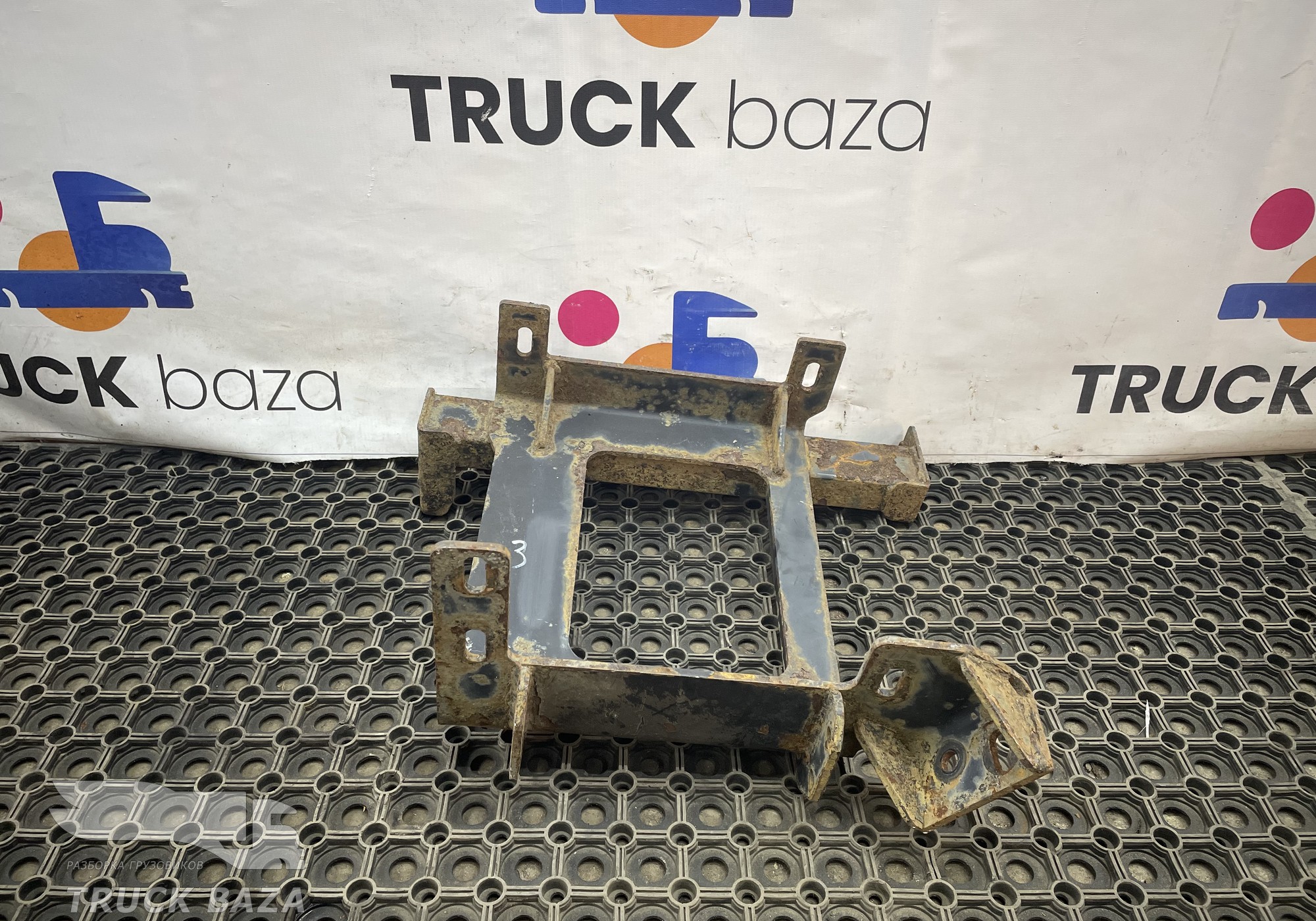 5490840503020 Кронштейн корпуса подножек правый для КАМАЗ 5490 (с 2013)