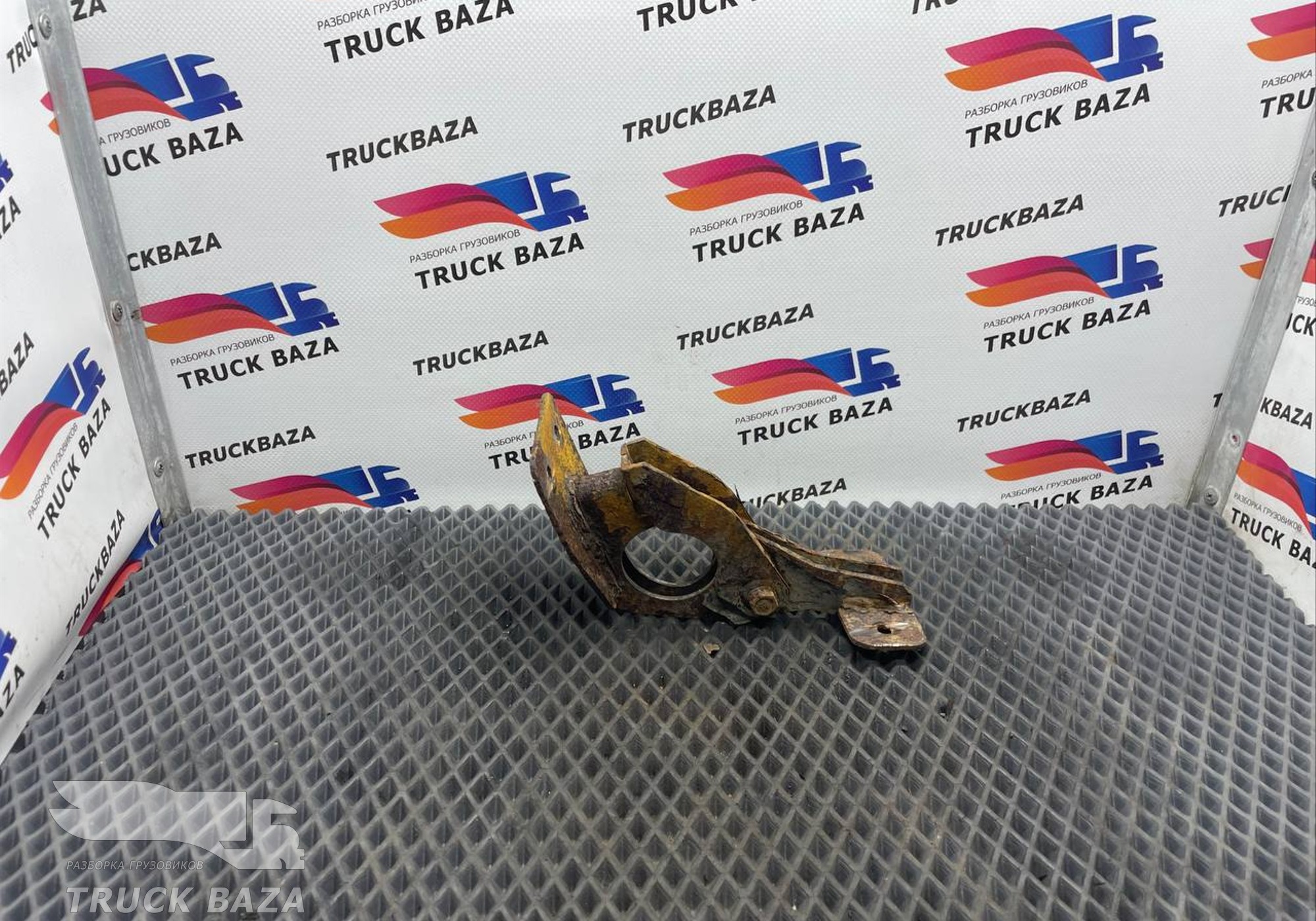 Кронштейн крыла для КАМАЗ 54901