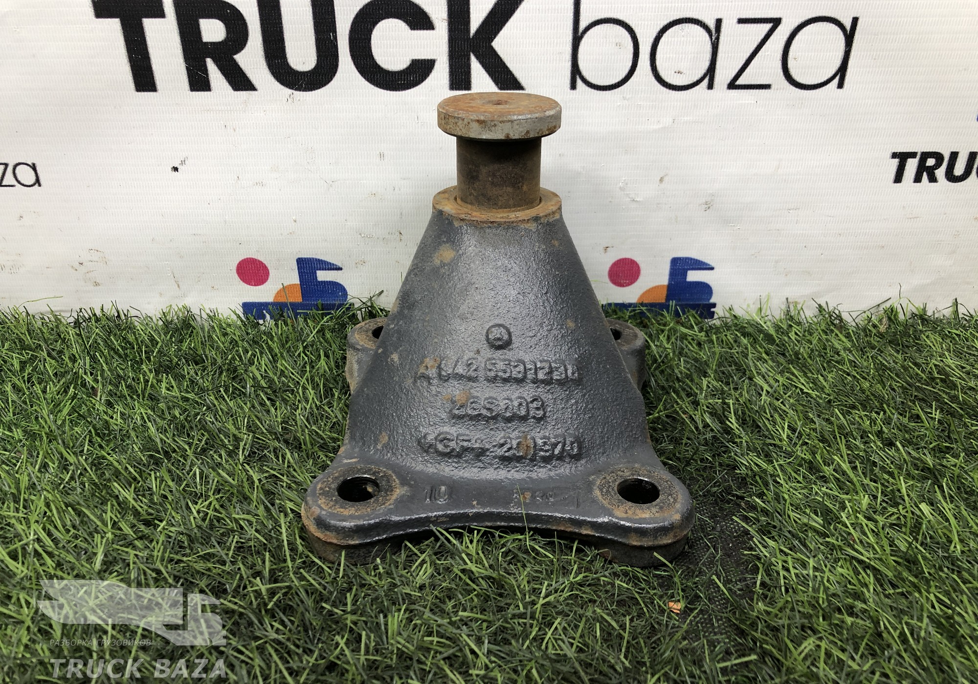 A9425531238 Кронштейн цилиндра подъема кабины