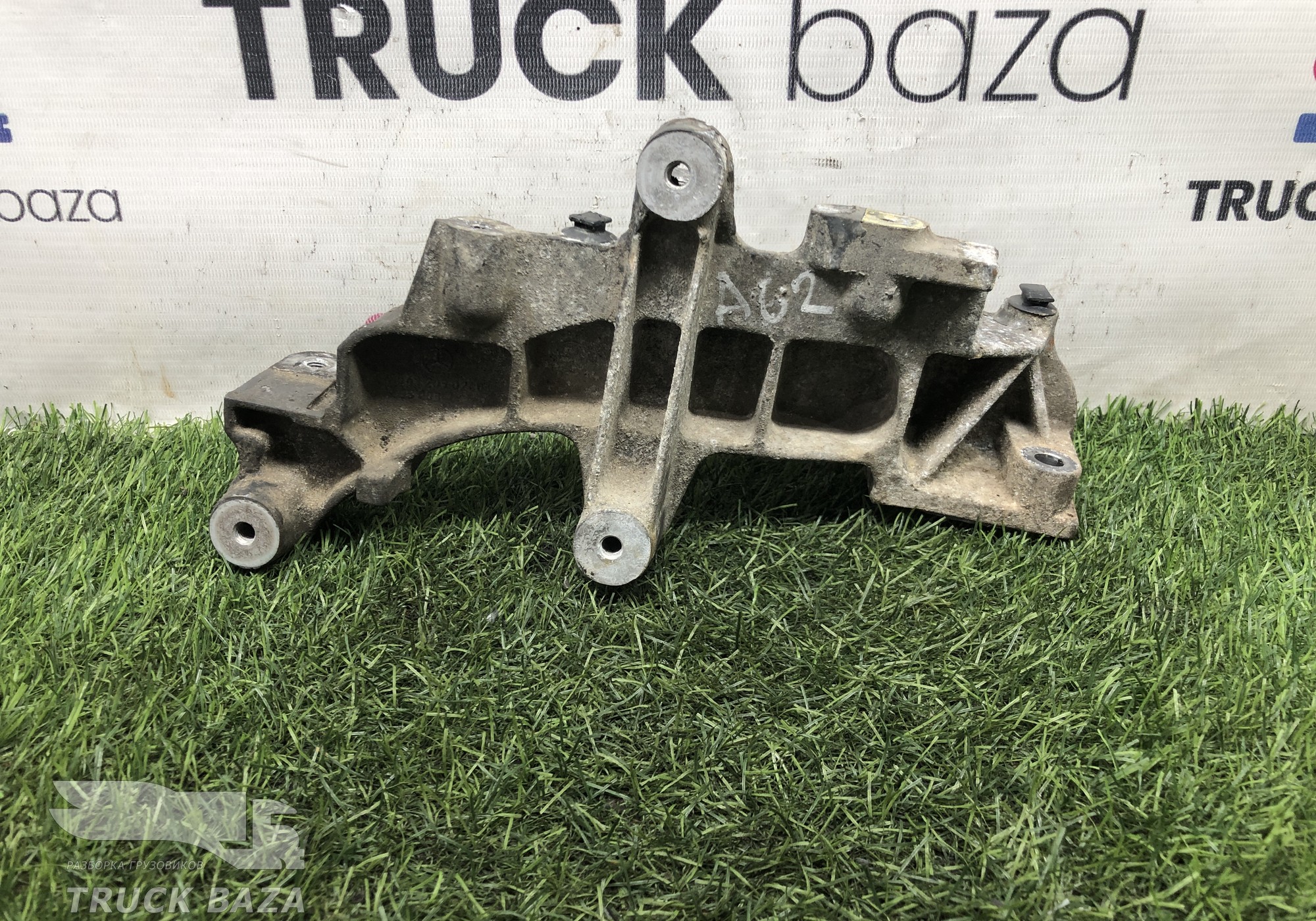 5412030240 Кронштейн помпы