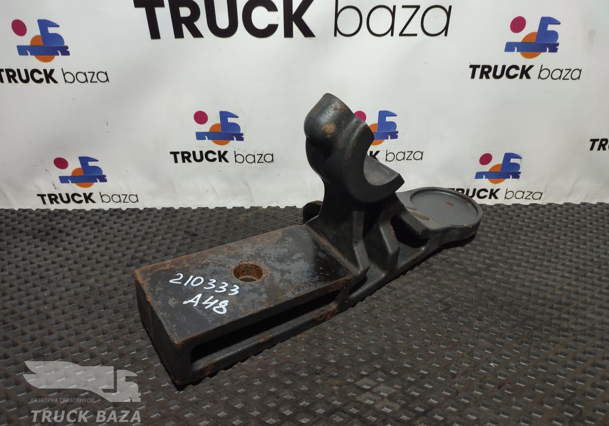 9433234184 Кронштейн переднего стабилизатора правый для Mercedes-Benz Actros