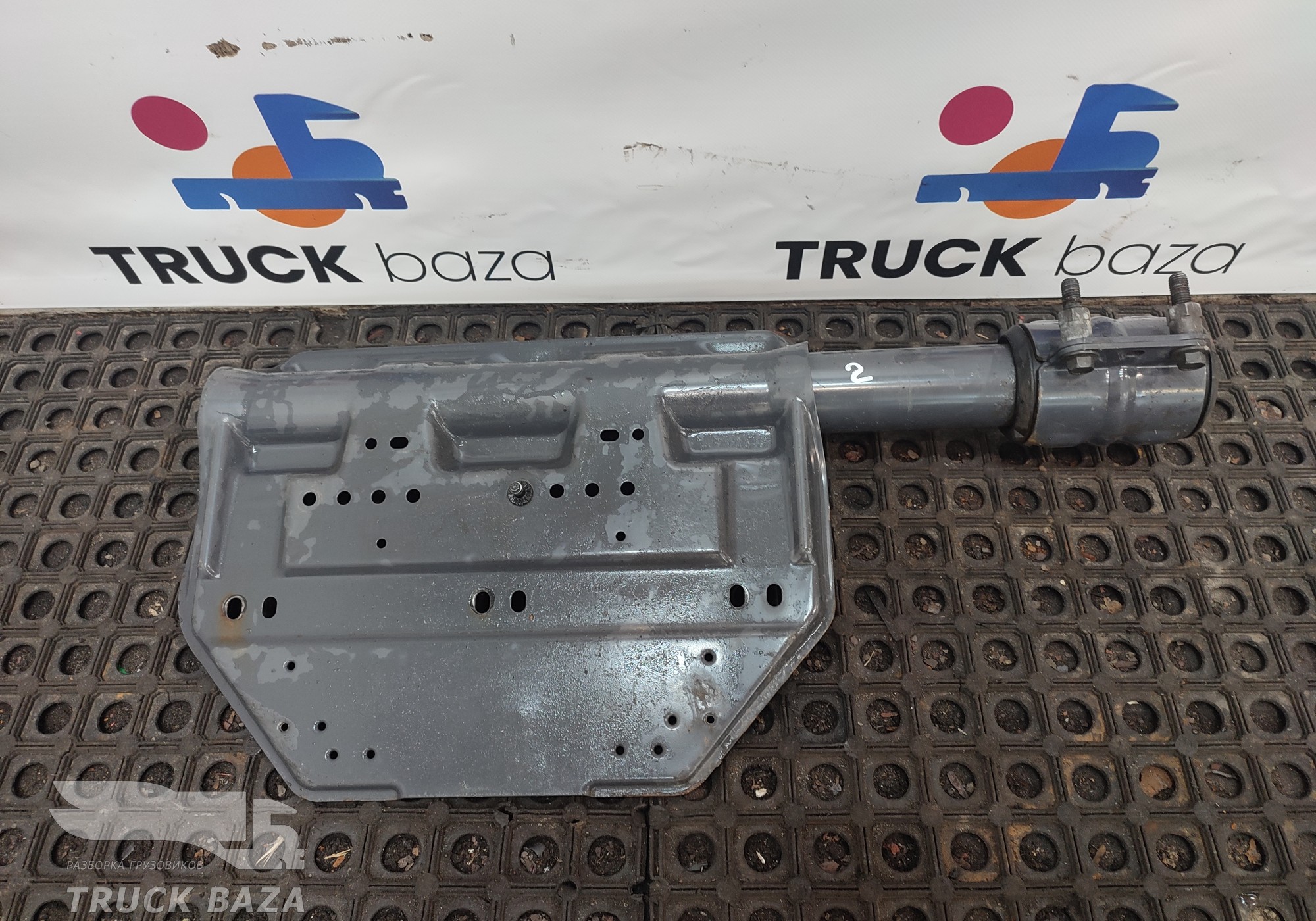 2800401 Кронштейн заднего крыла левый