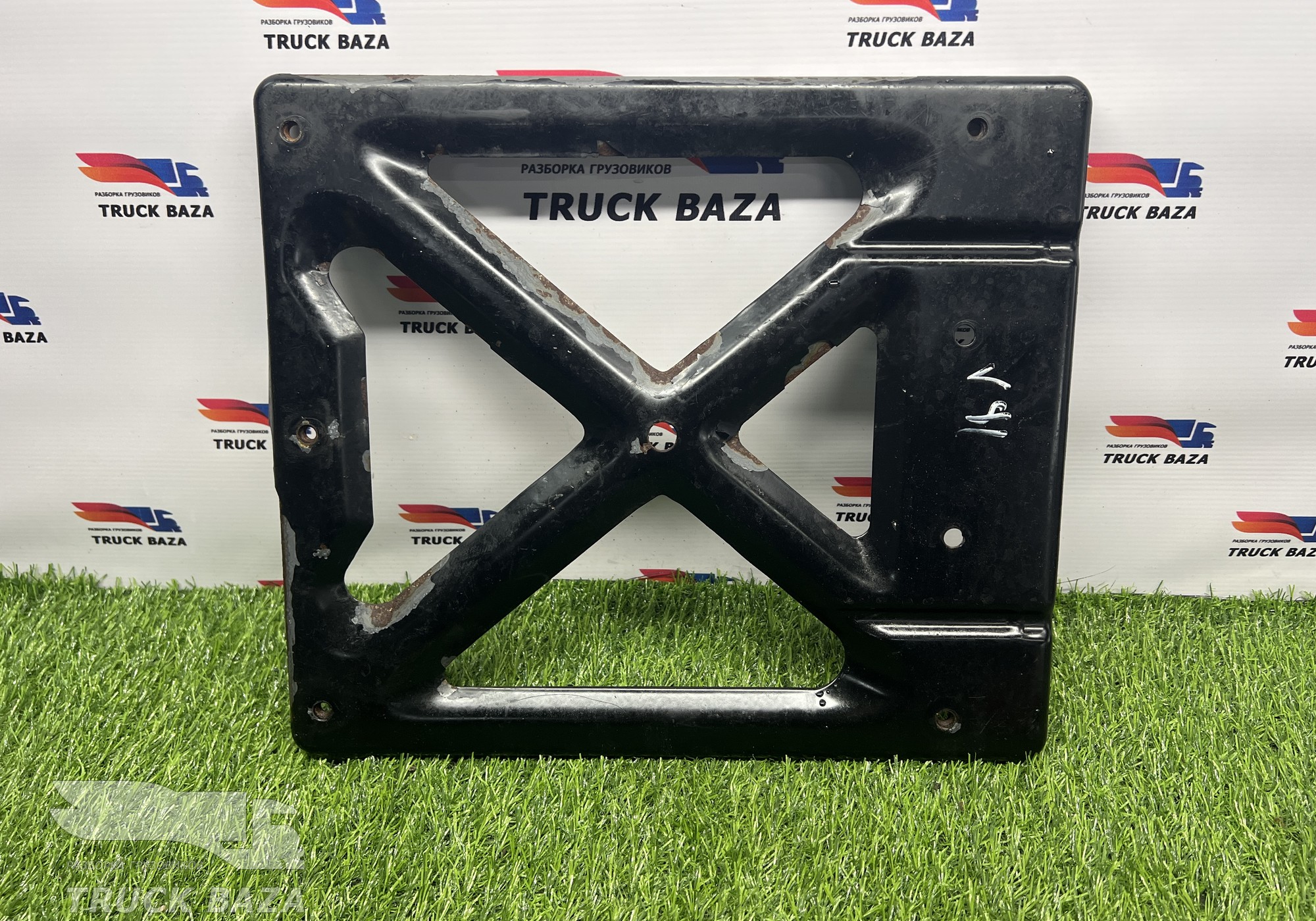 82271846 Кронштейн крыла для Volvo FH 4 (с 2012)