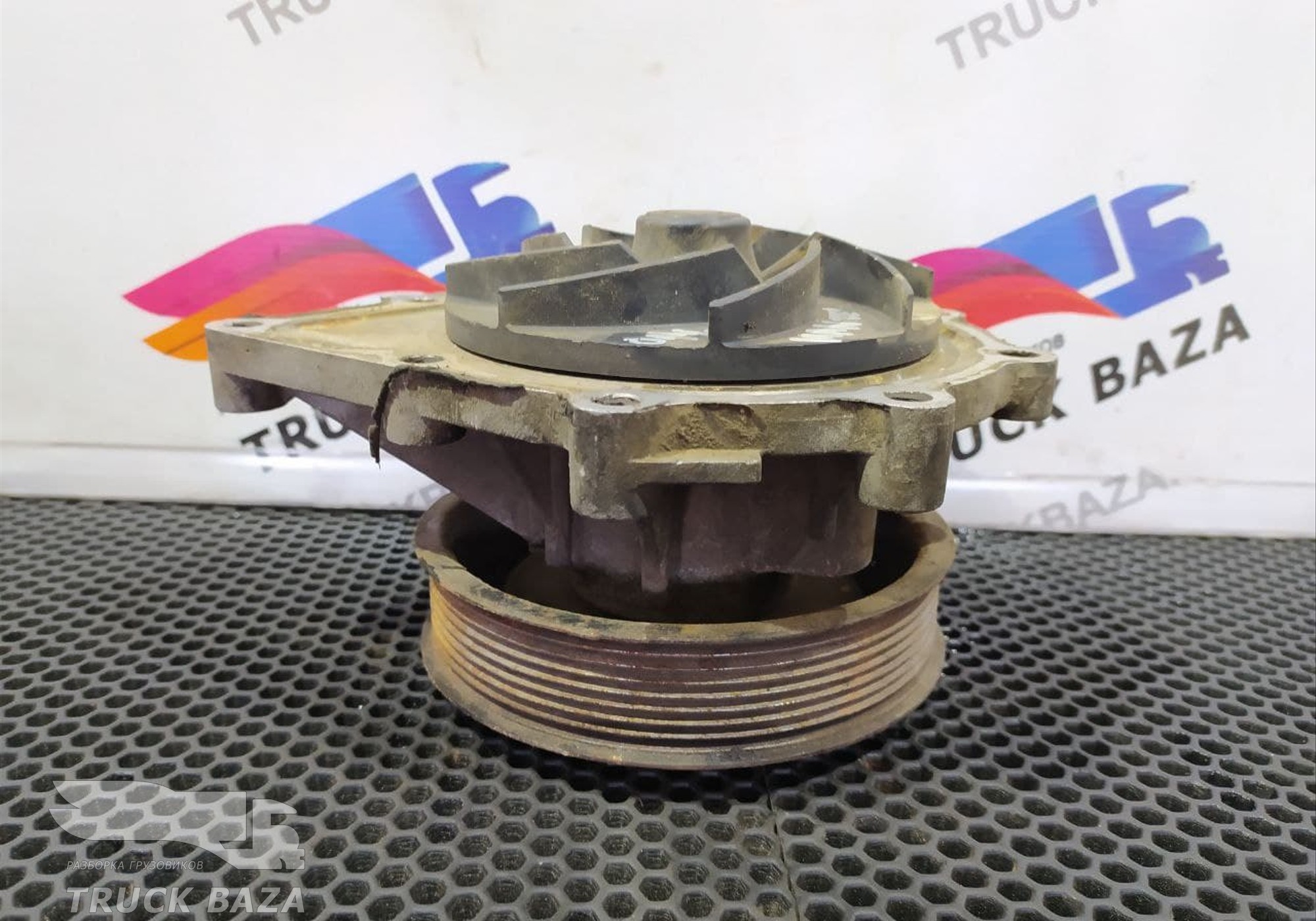 51065007049 Насос водяной для Man TGX
