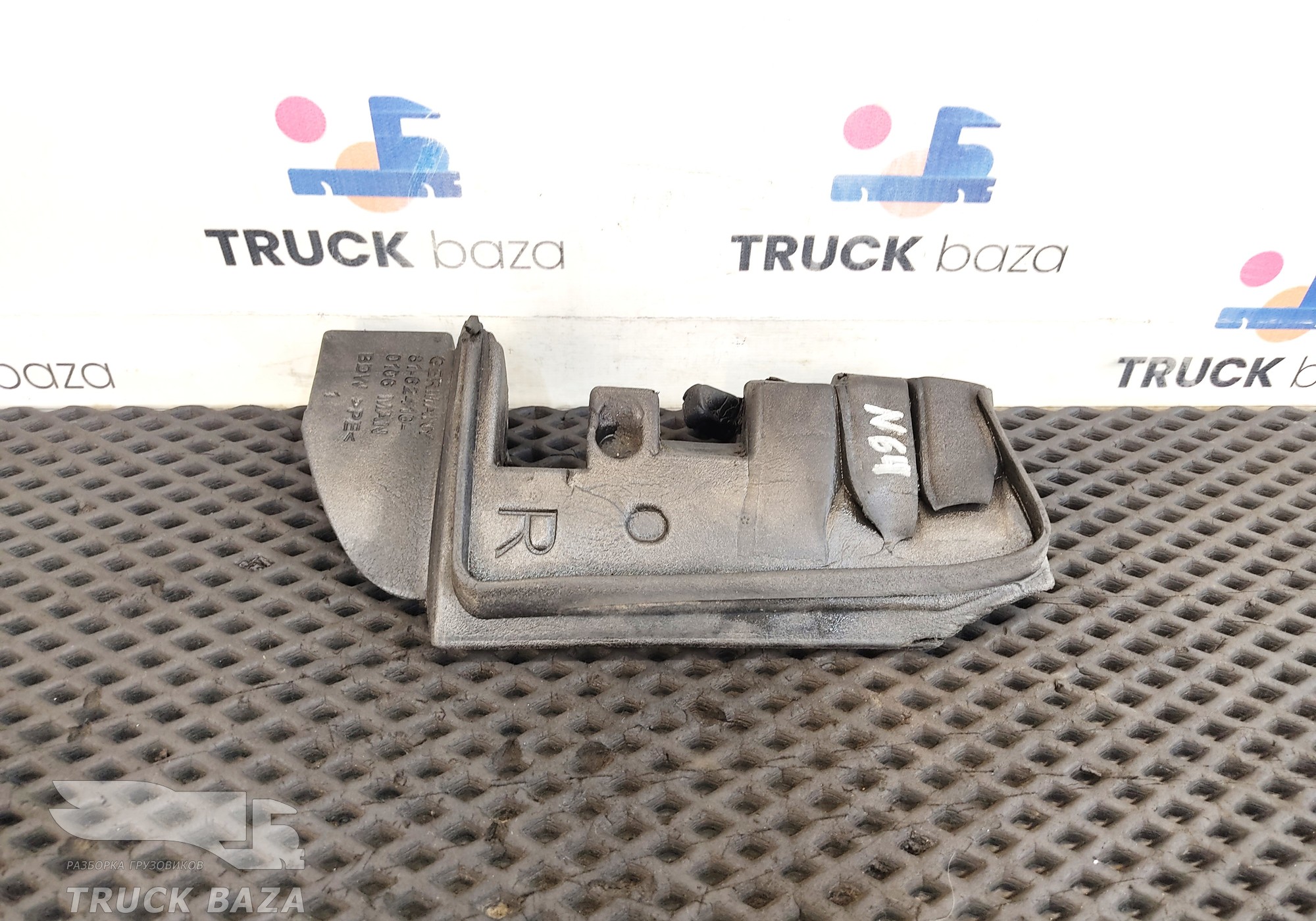 81624100106 Уплотнитель накладки стойки кабины правый для Man TGX