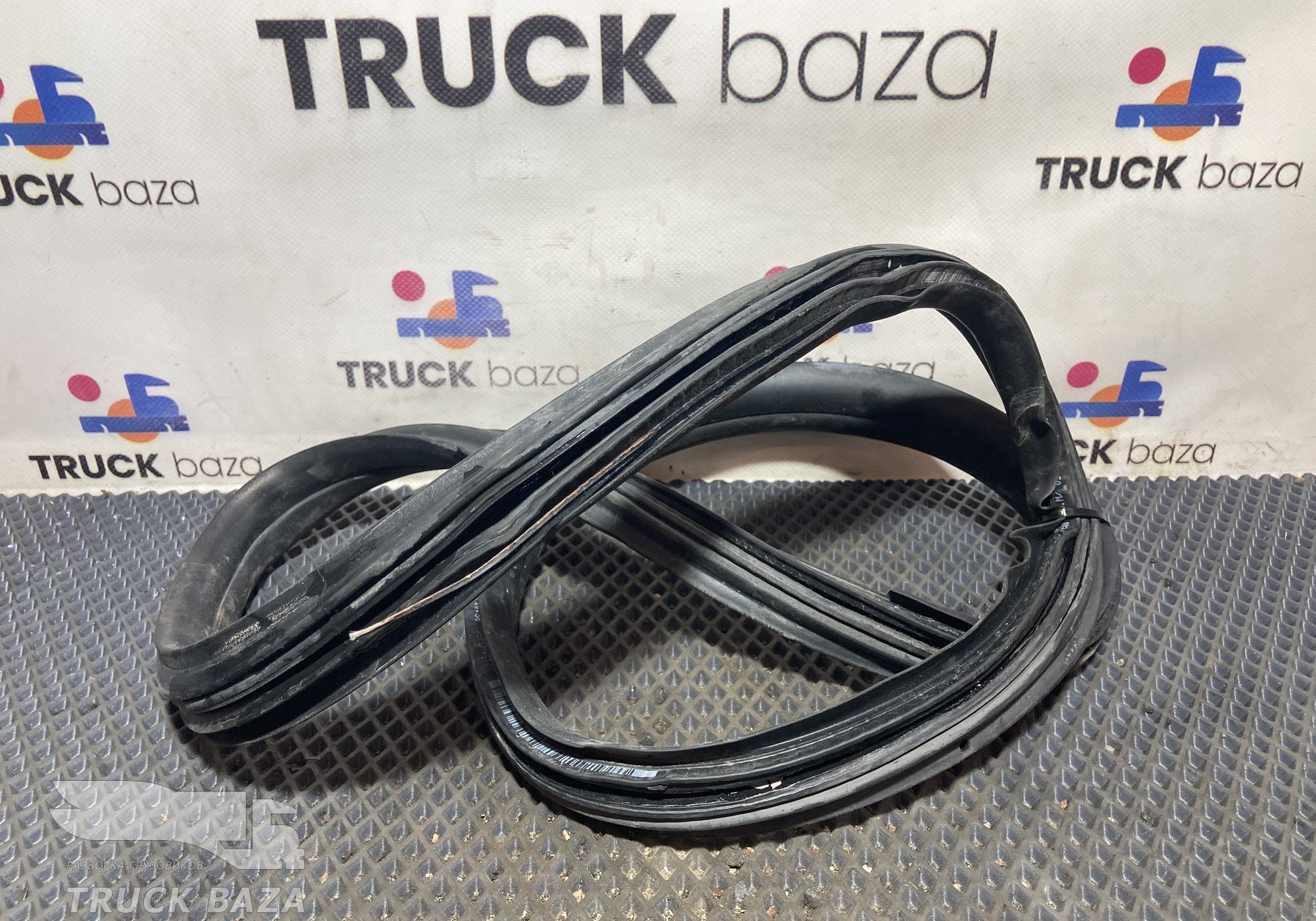 9607541978 Уплотнитель люка для КАМАЗ 54901