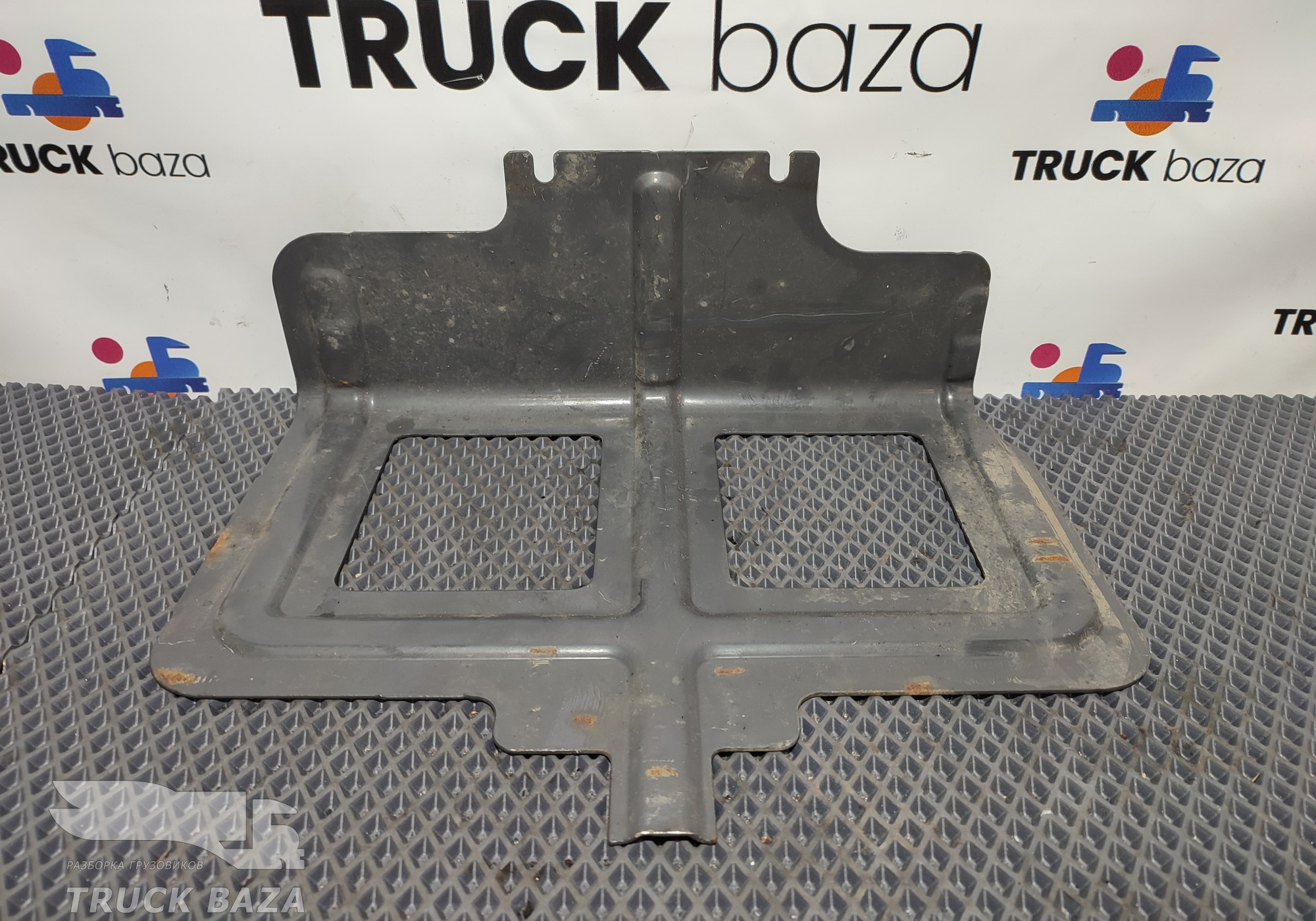 2704511 Кронштейн брызговика левого для Scania 6-series R (с 2016)