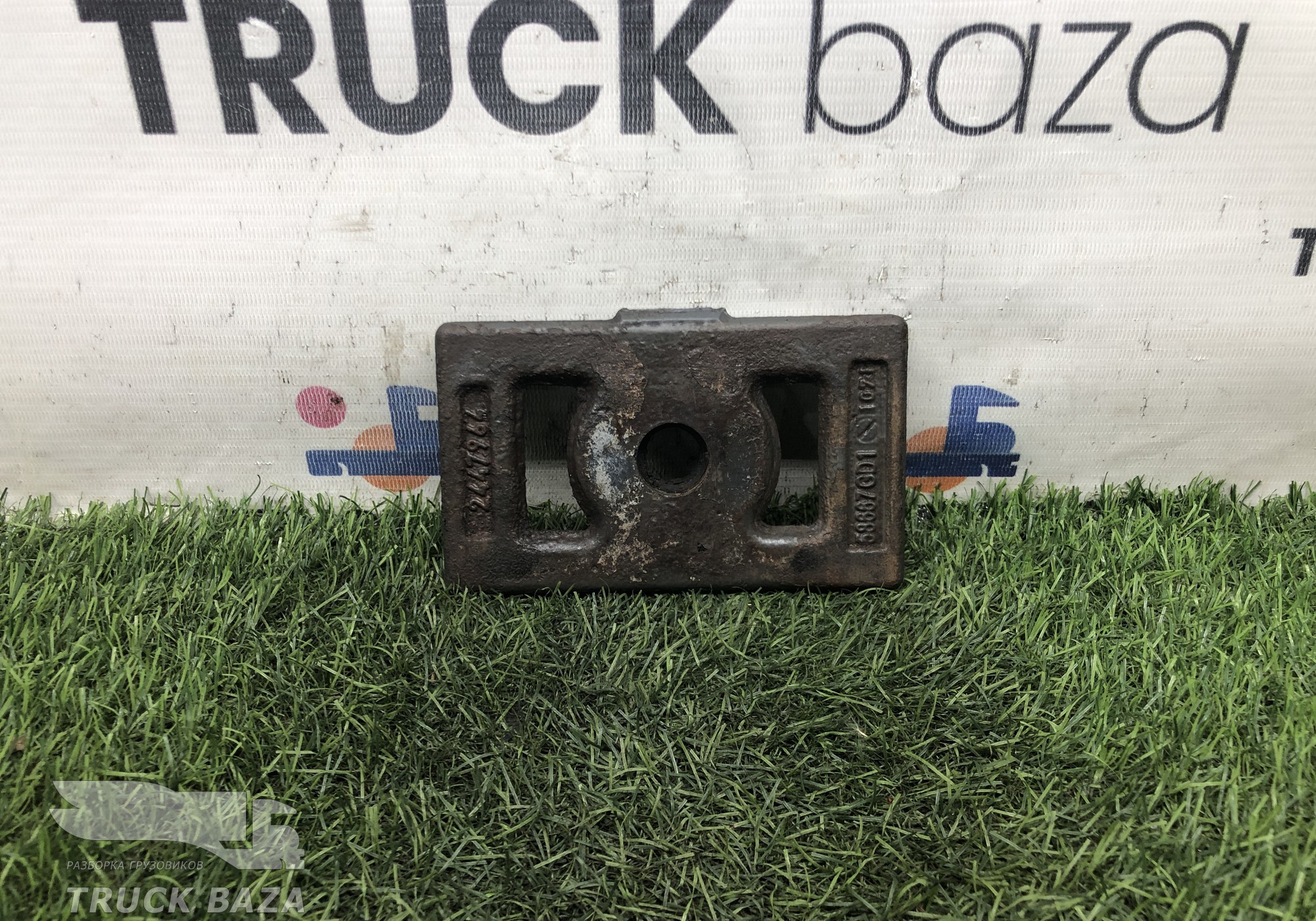 2447964 Проставка передней рессоры