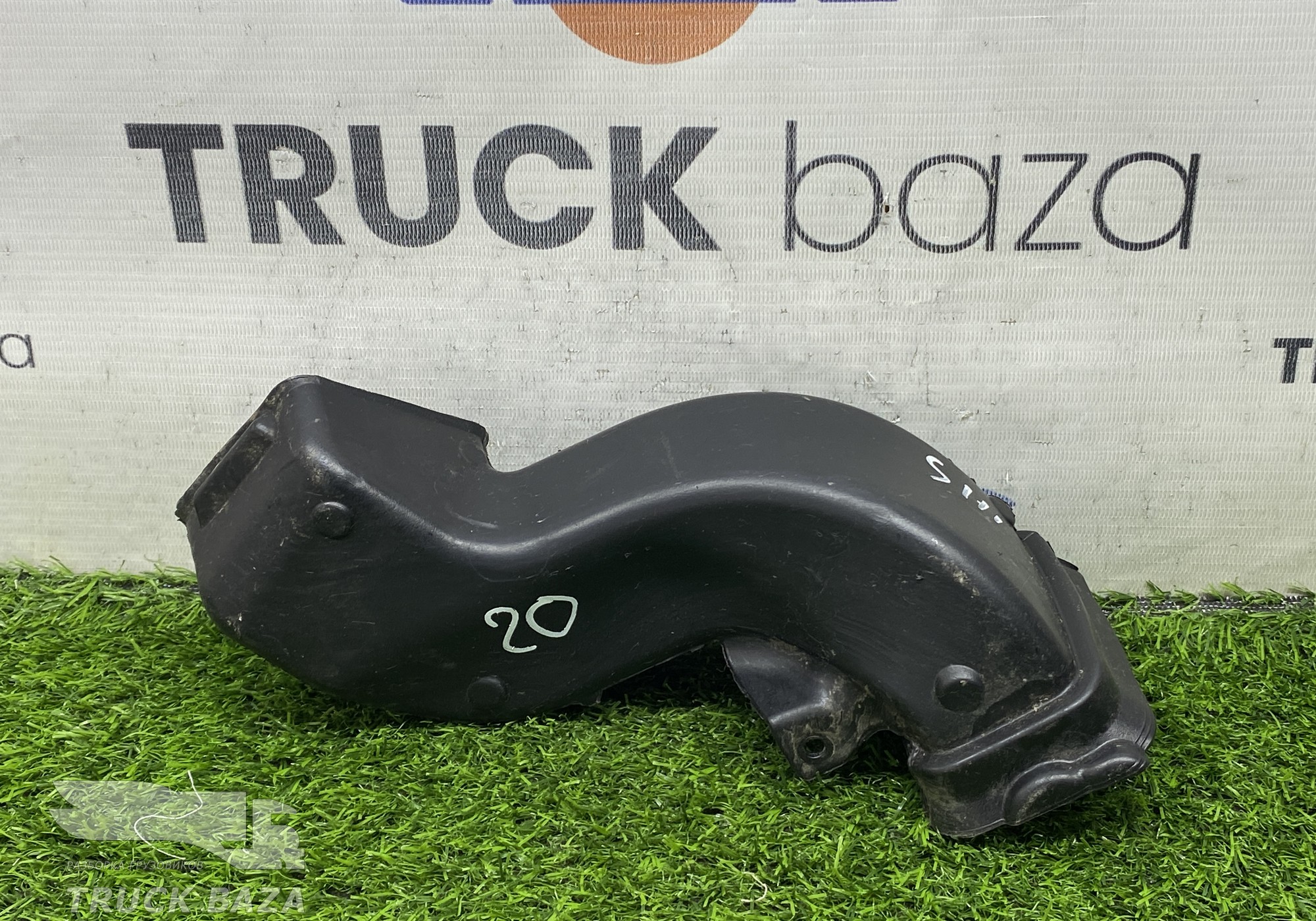 2125601 Воздуховод отопителя