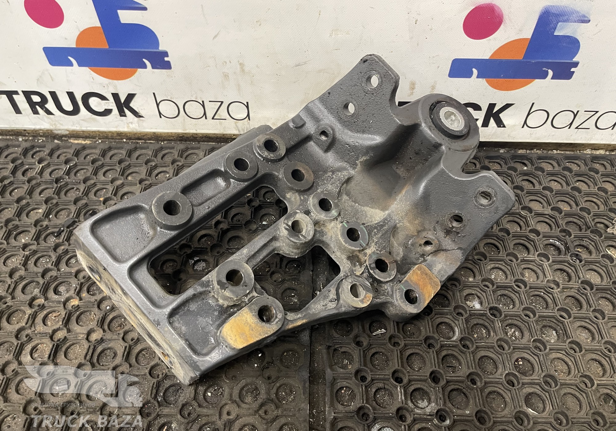 9603201070 Кронштейн передней рессоры левый для Mercedes-Benz Actros New Actros MP4 (с 2011)