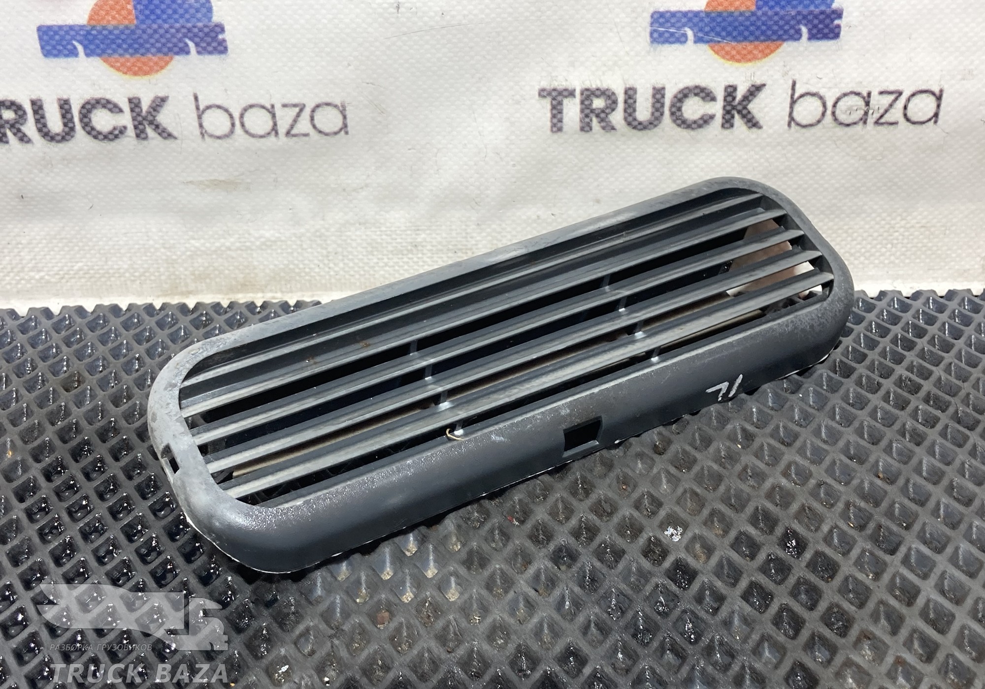 81619506057 Дефлектор воздушный