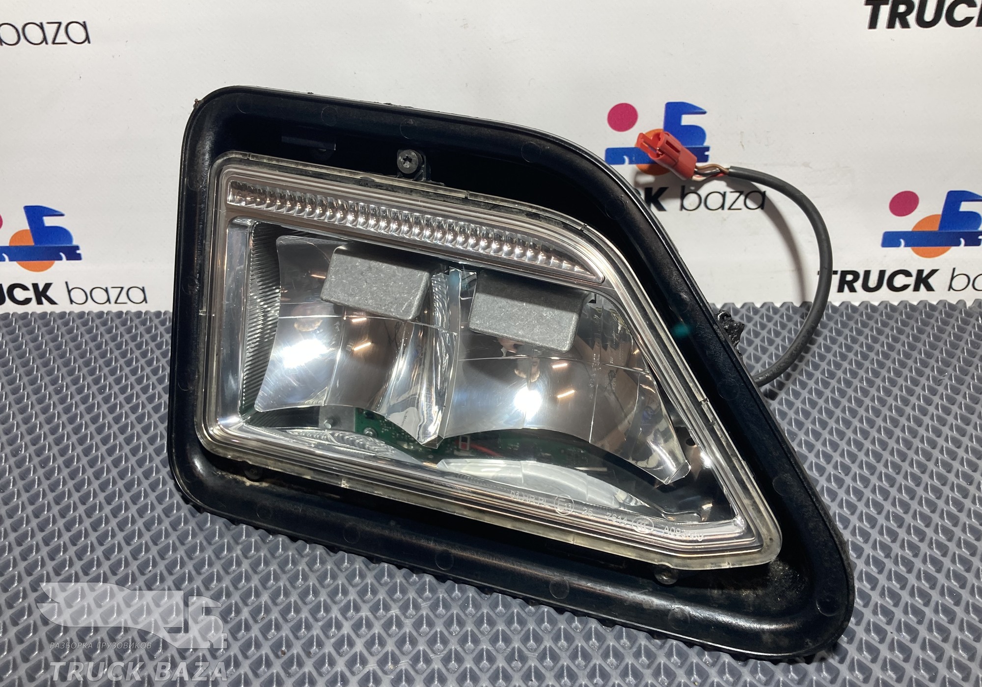 2535367 Фара противотуманная верхняя правая