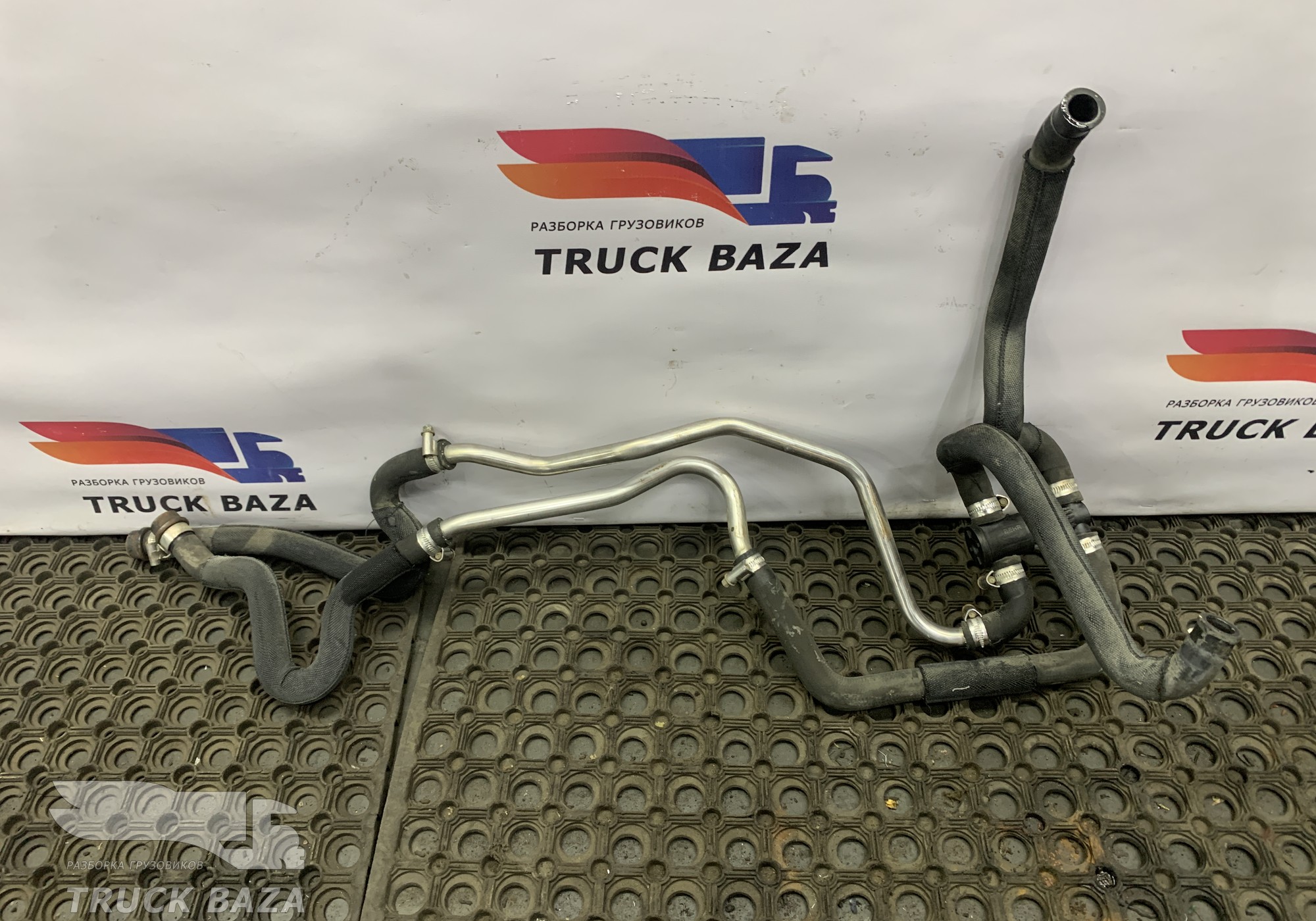 81619600811 Трубки отопителя