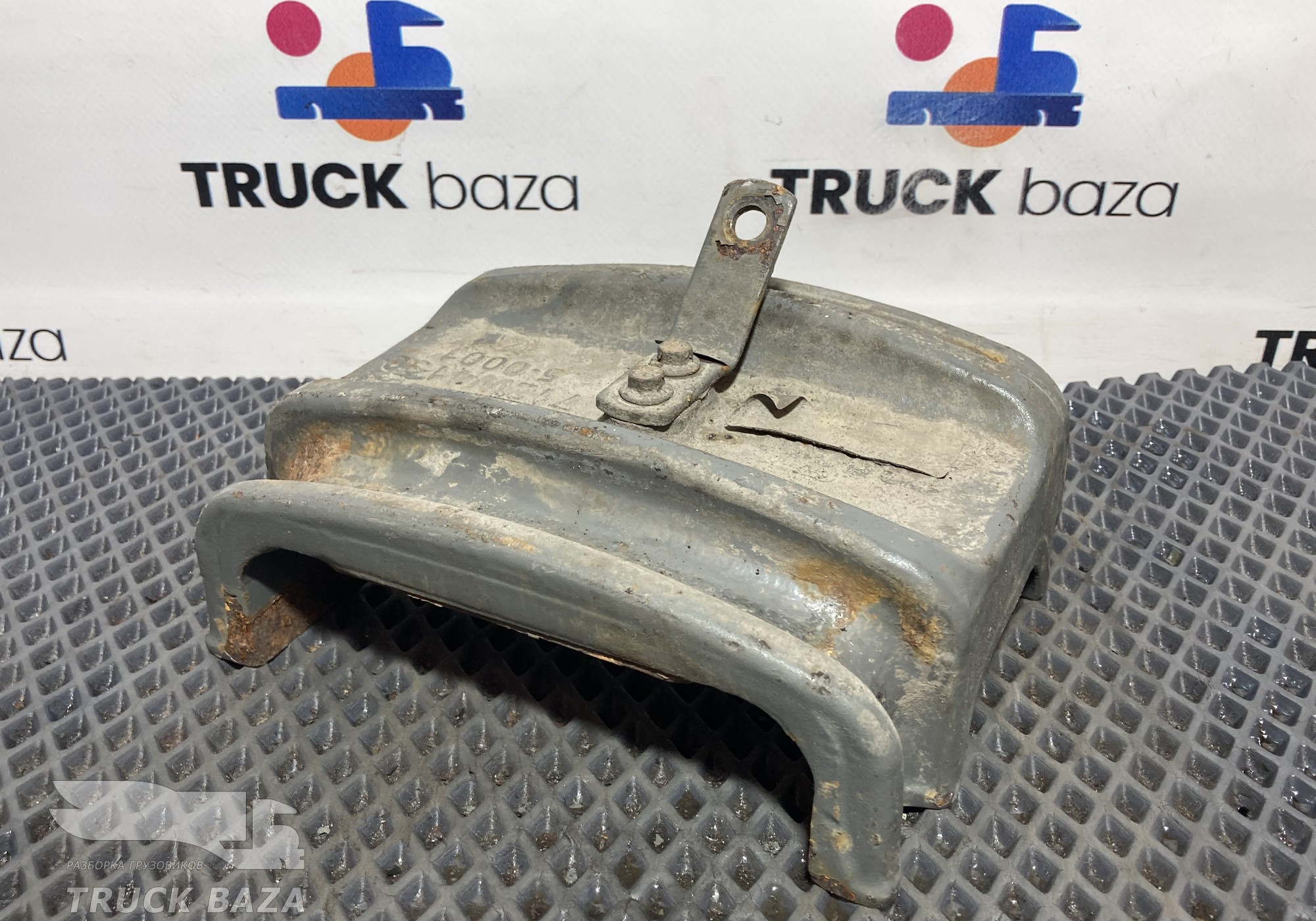 712W413350001 Проставка стремянки рессоры для Sinotruk Sitrak C7H