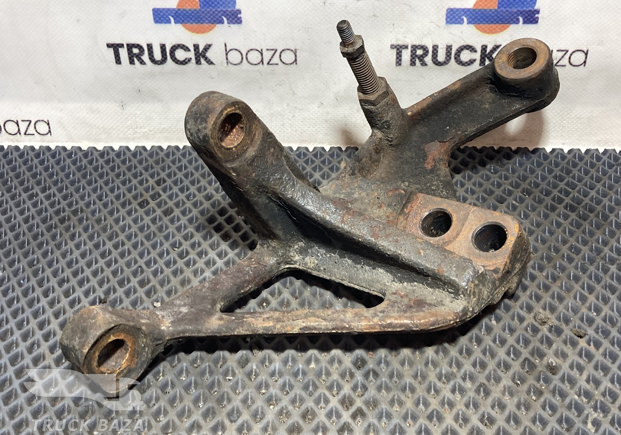 2076827 Кронштейн опоры тормозного вала правый для Scania
