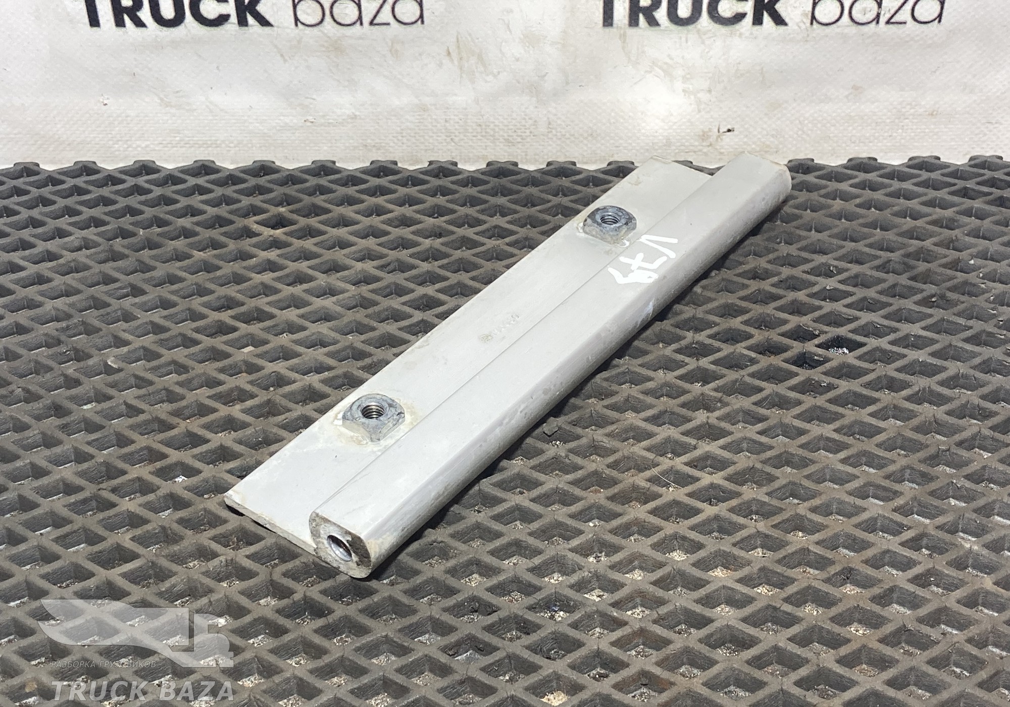 21196080 Кронштейн бака Adblue для Renault T