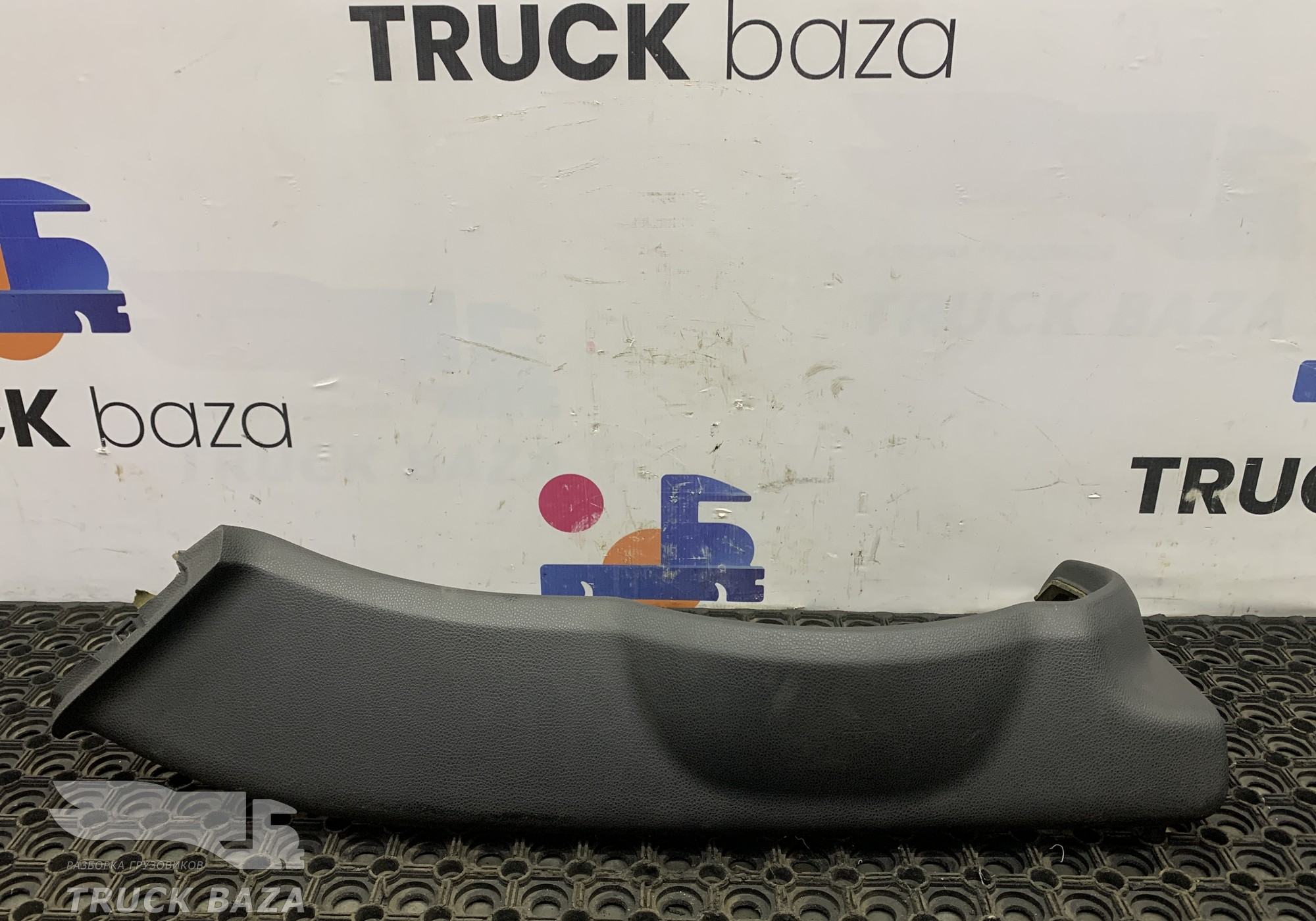 504321640 Облицовка панели приборов для Iveco Stralis II Hi-Way (с 2012)