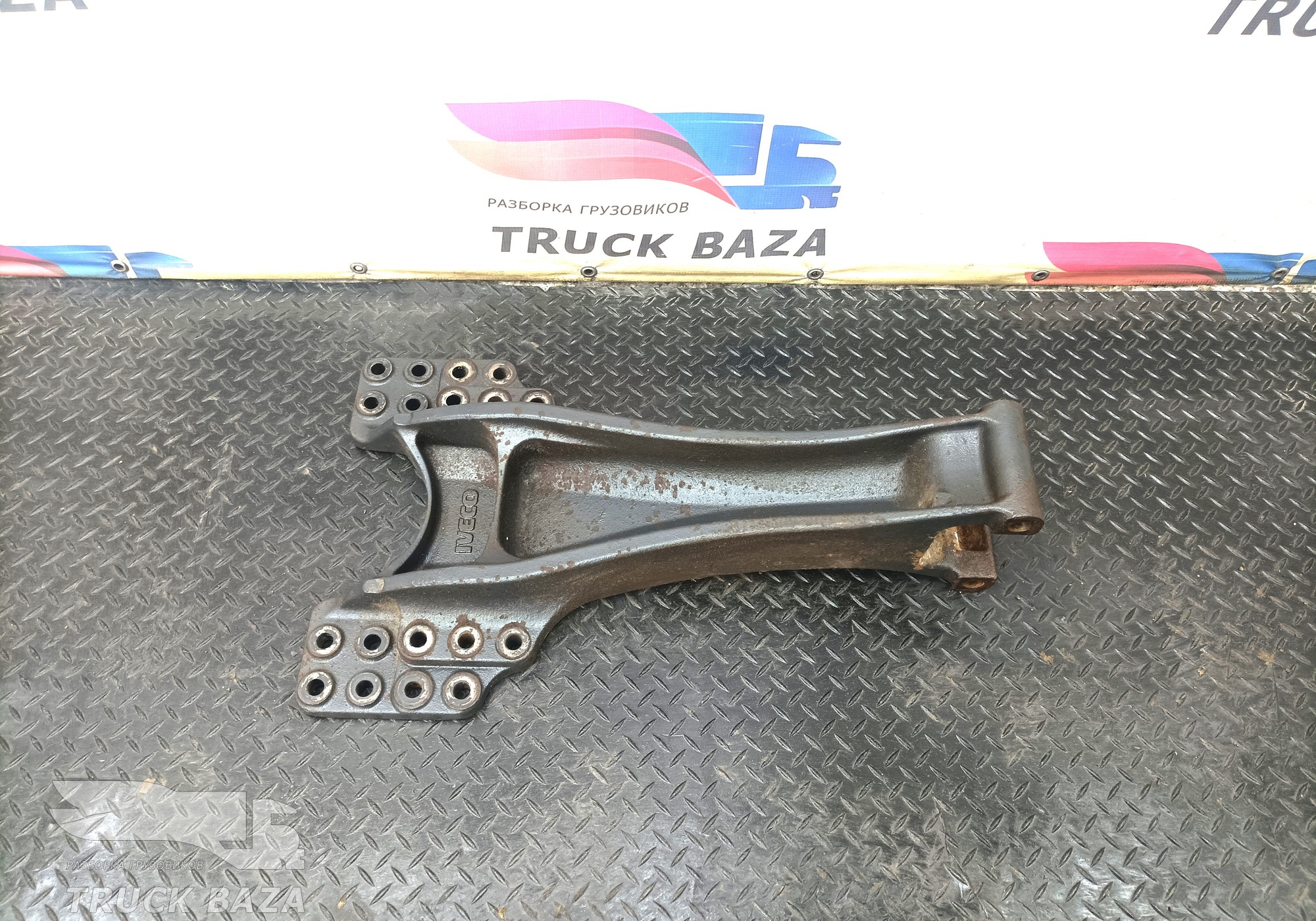 41214827 Кронштейн реактивной тяги для Iveco