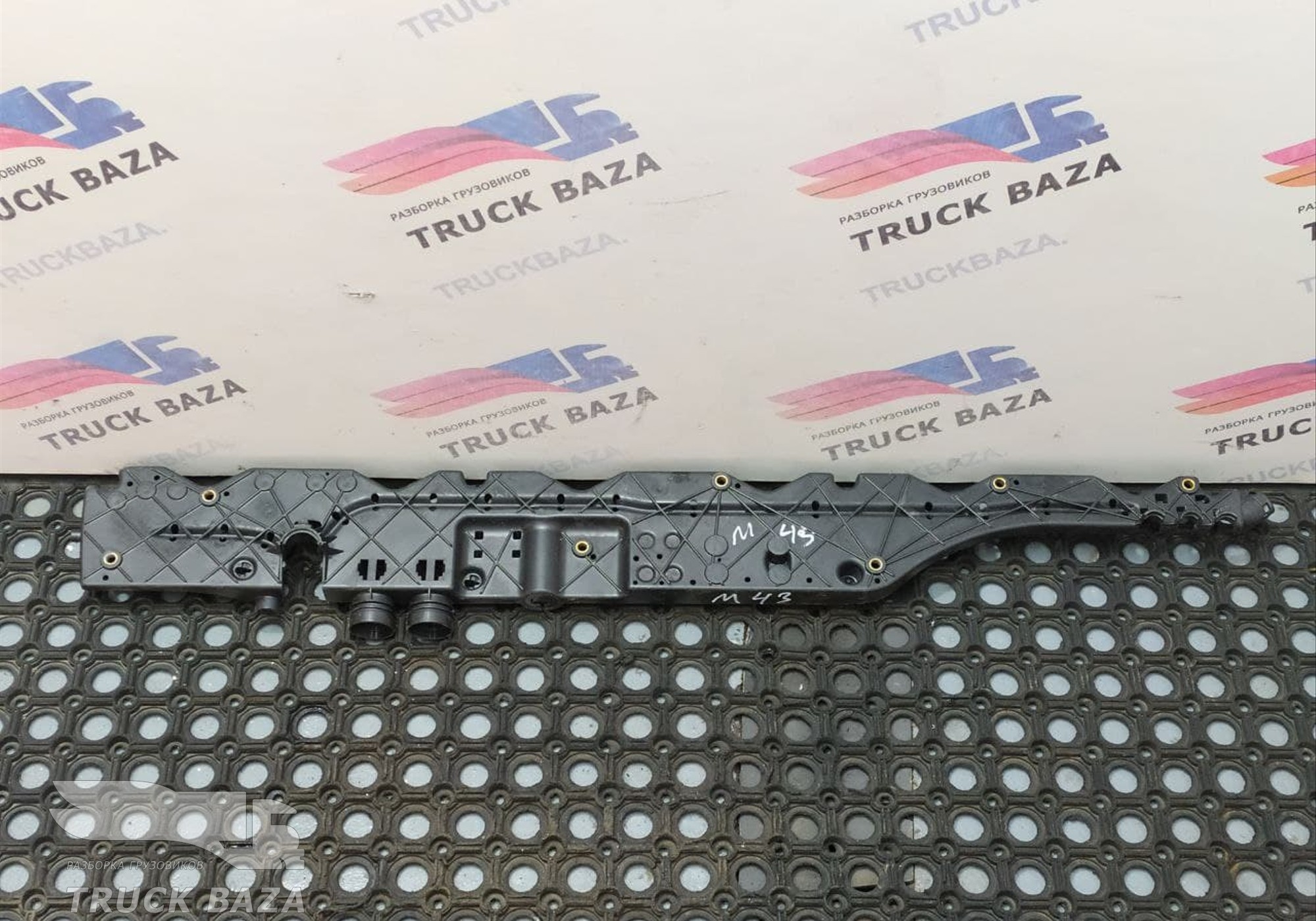 81254240032 Кожух высоковольтных проводов