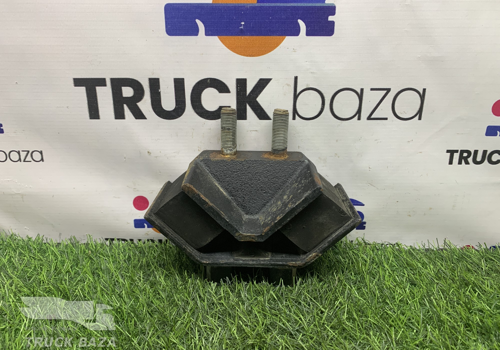 54901001353 Подушка двигателя передняя для КАМАЗ 5490 (с 2013)