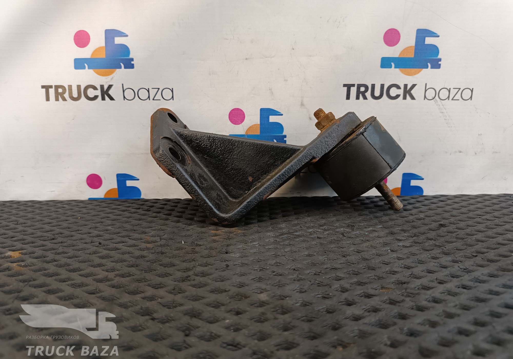 5490100117305 Кронштейн траверсы КПП левый для КАМАЗ 5490 (с 2013)