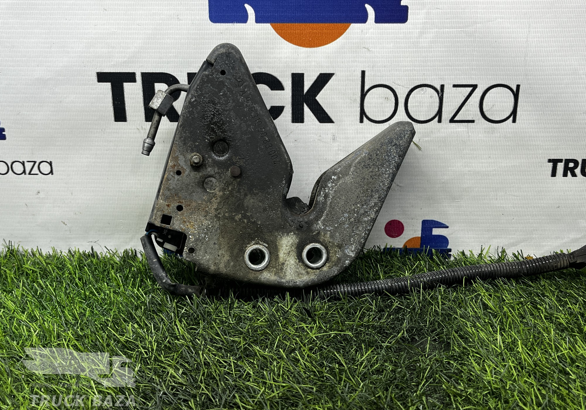 A9303100083 Замок кабины левый