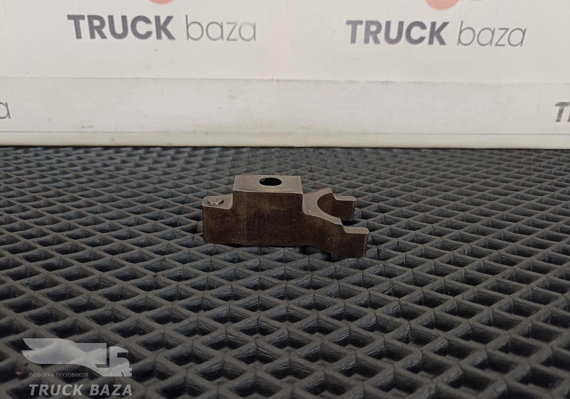 7421801388 Кронштейн форсунки топливной для Volvo FM II (с 2002)