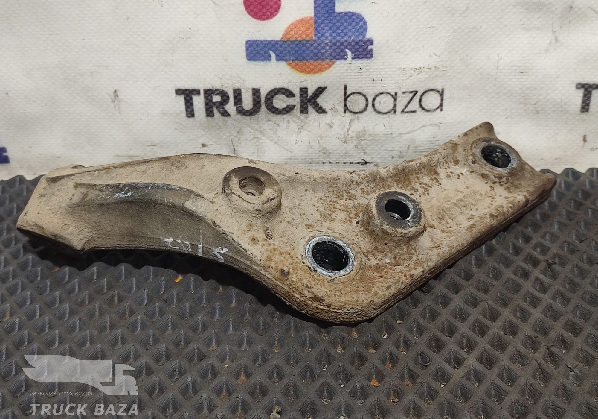 1790900 Кронштейн бампера левый