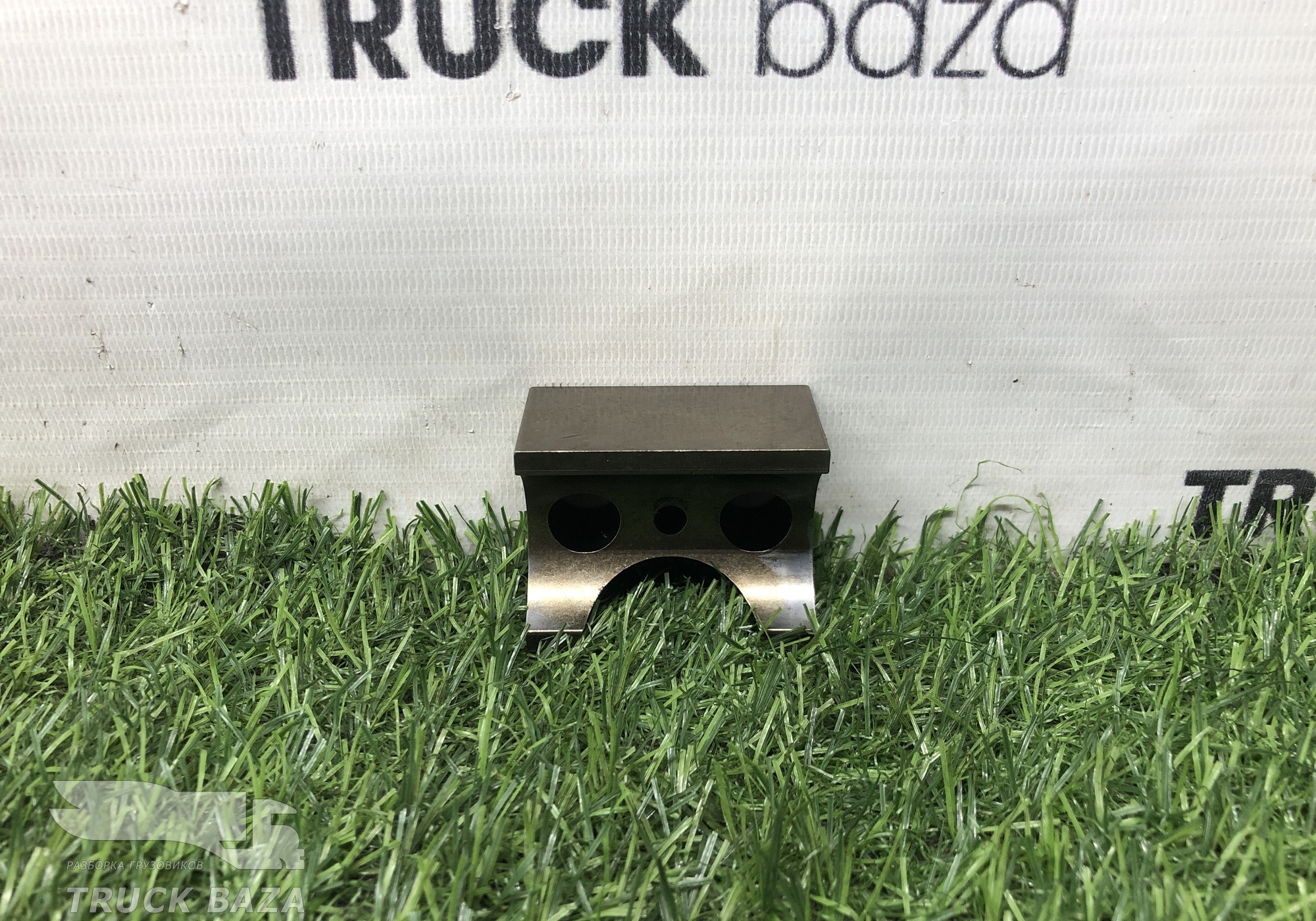 51042020136 Кронштейн вала рокеров