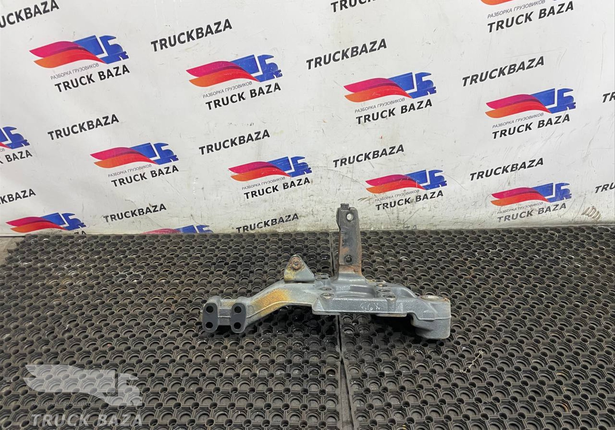 1643161 Кронштейн рессоры передний правый для Daf XF106 (с 2012)
