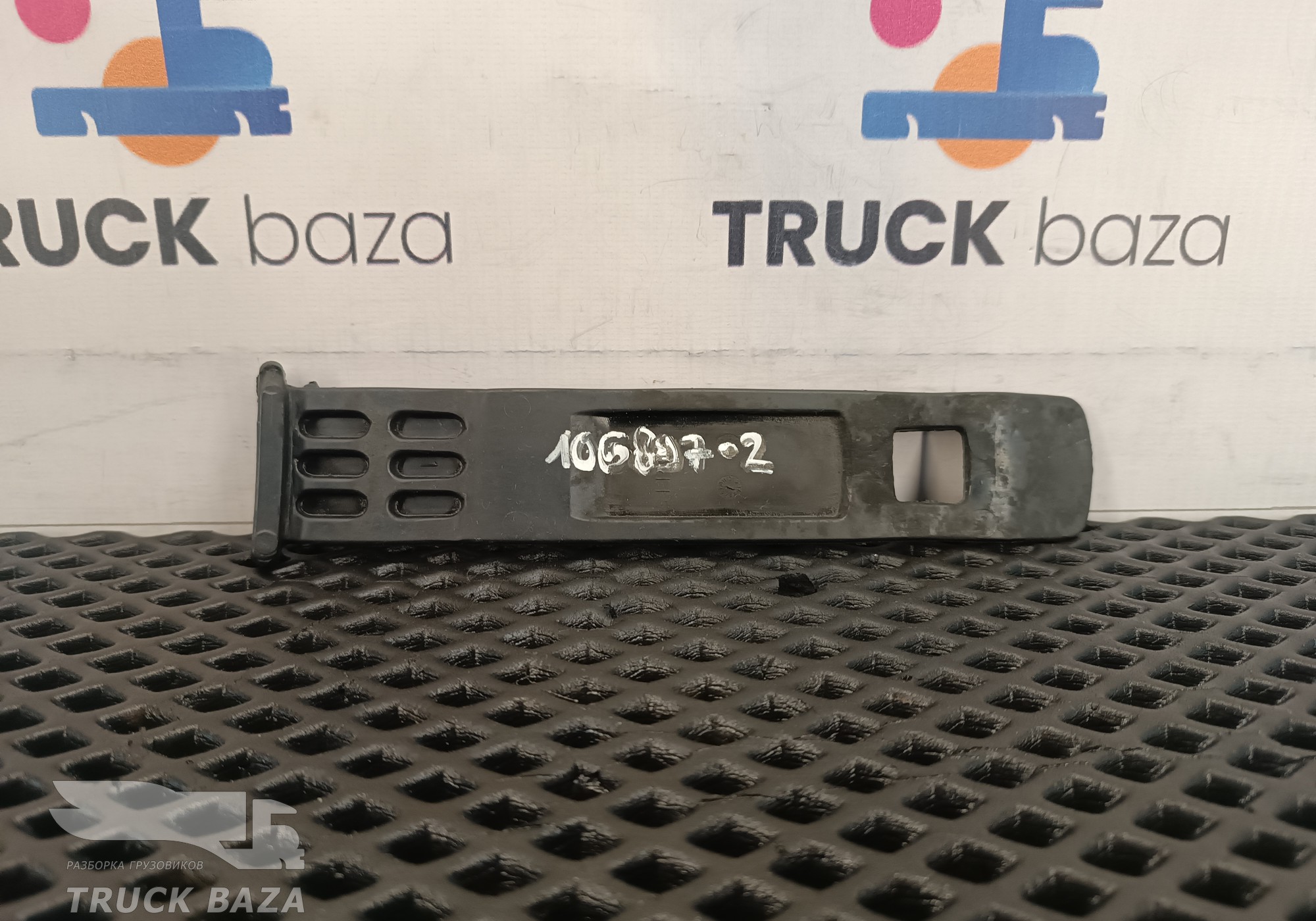 81664400192 Крепеж крыла для Renault Magnum III E-tech (с 2001 по 2005)