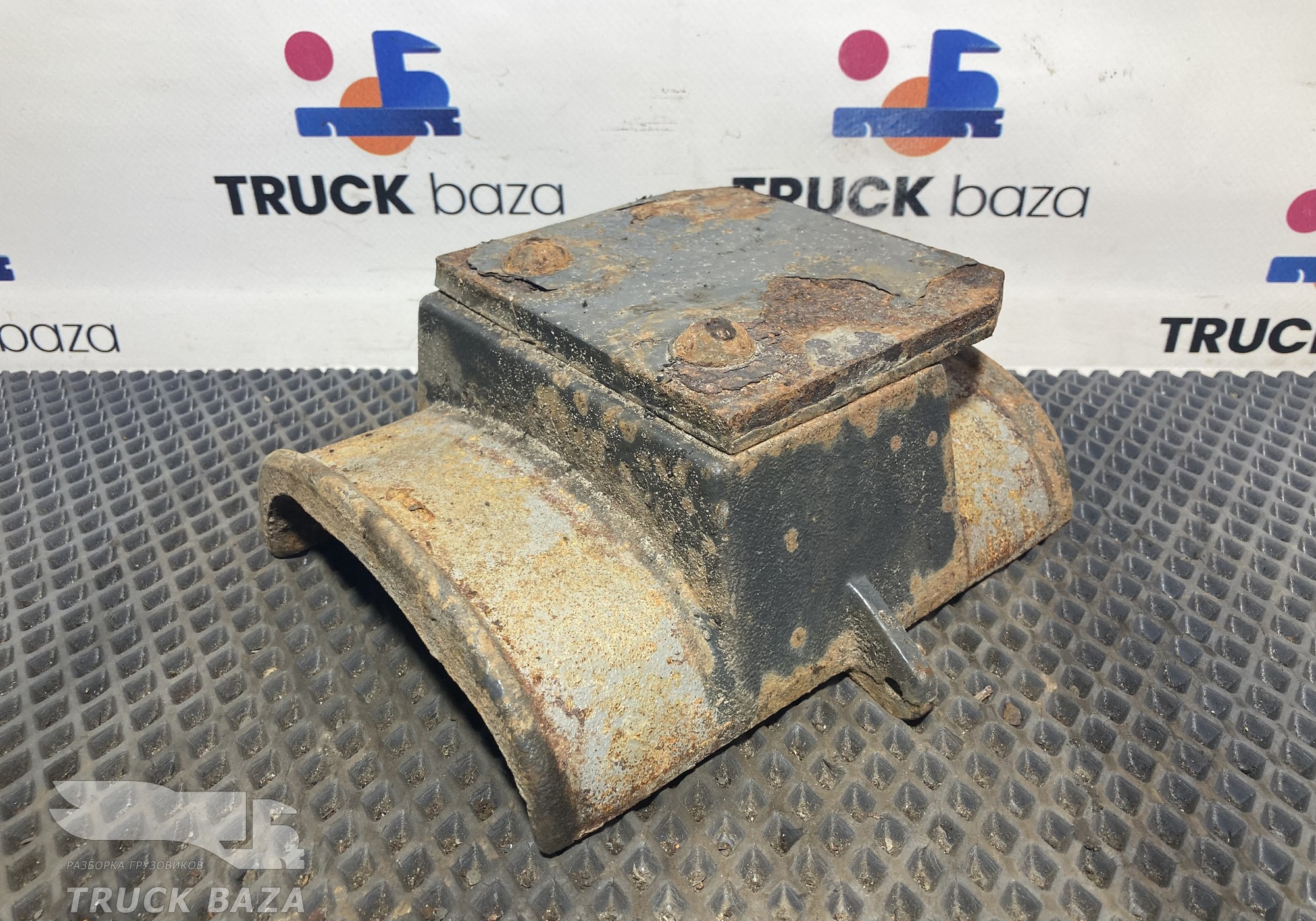 0961983 Проставка стремянки задней рессоры