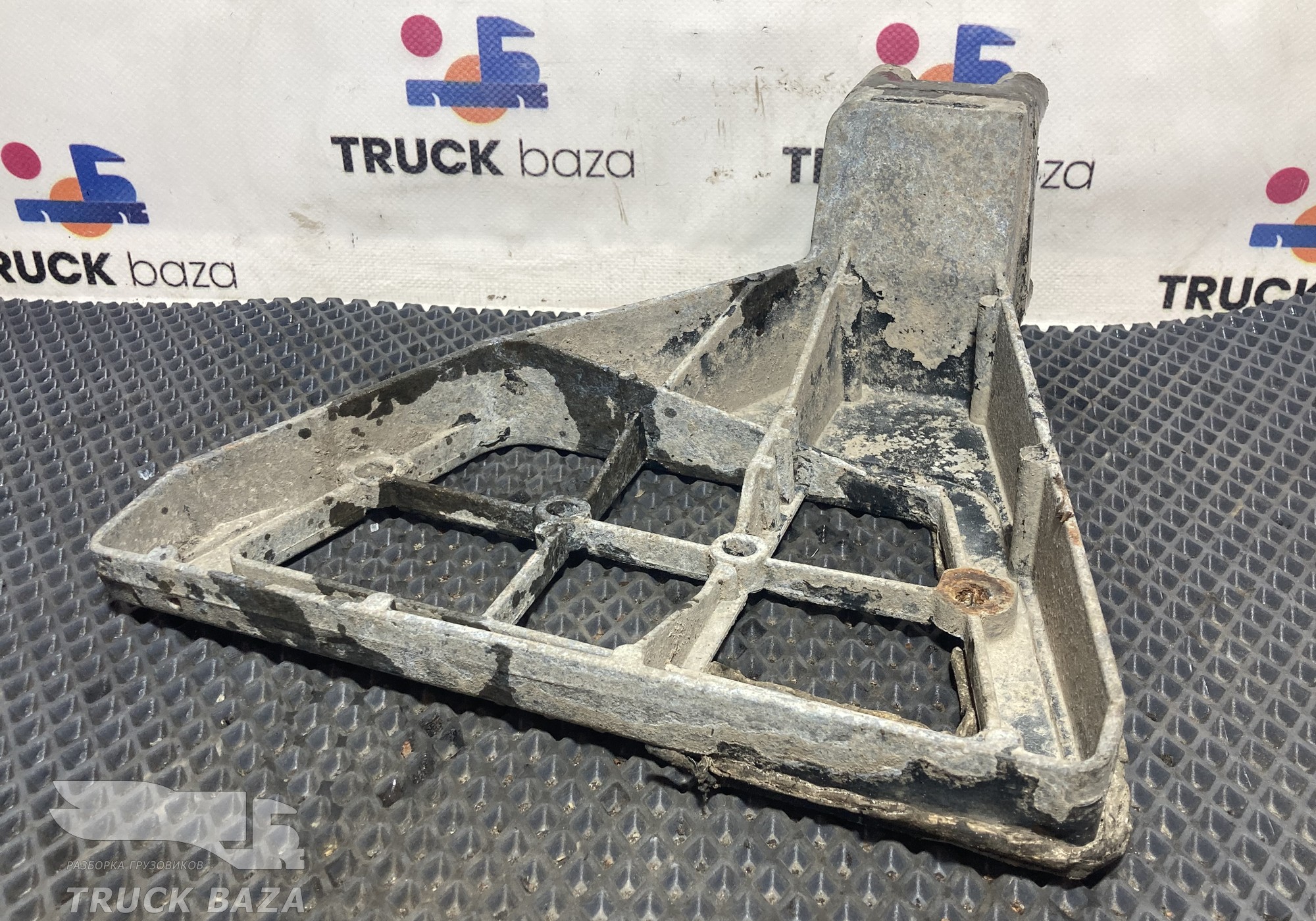 1641630 Кронштейн подножки левый для Daf XF105 (с 2005)