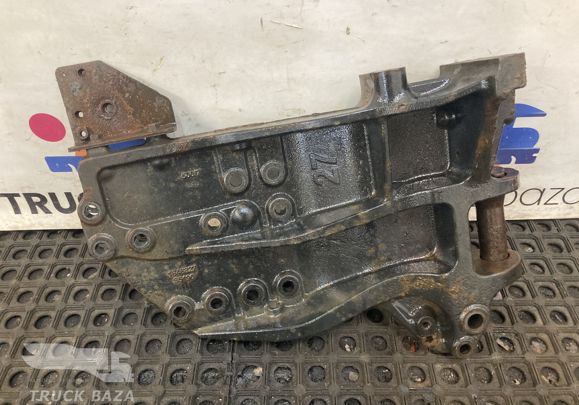 1846827 Кронштейн переднего бампера правый