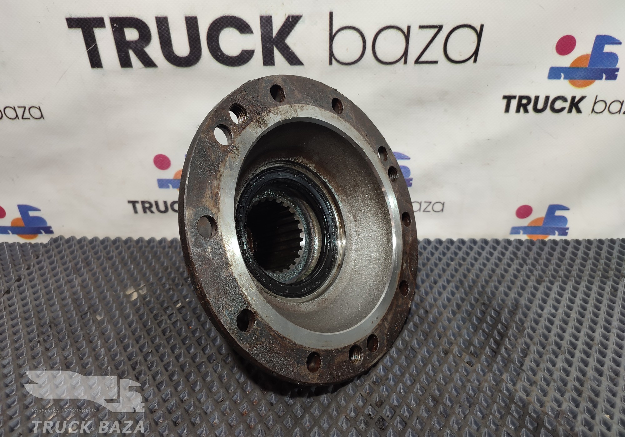 2376432 Крышка ступицы задней