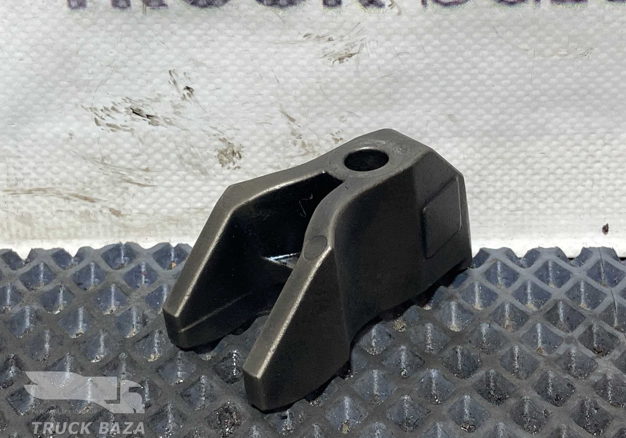 1791123 Кронштейн форсунки топливной