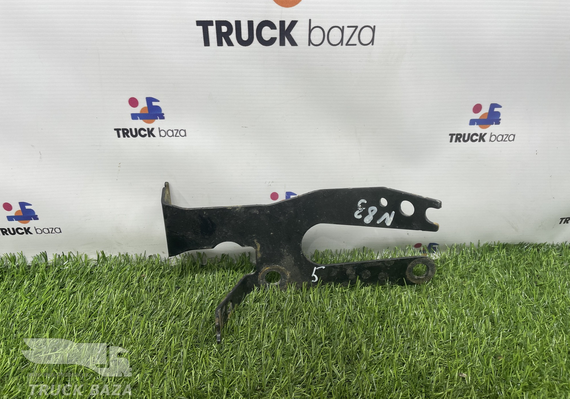 81619410323 Кронштейн патрубков отопителя для Man TGS II (с 2012)