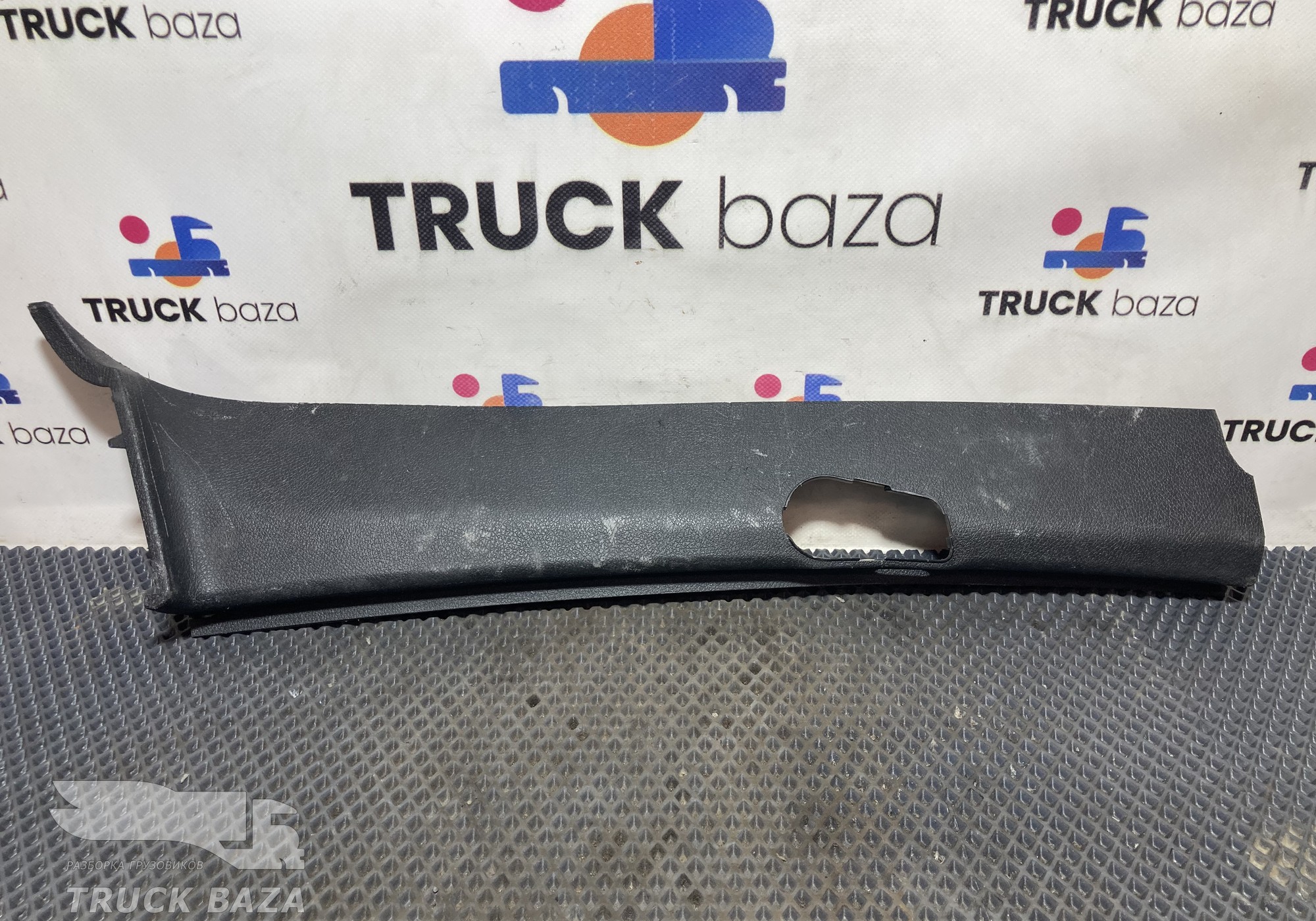 9606927701 Накладка стойки правая для Mercedes-Benz Actros New Actros MP4 (с 2011)