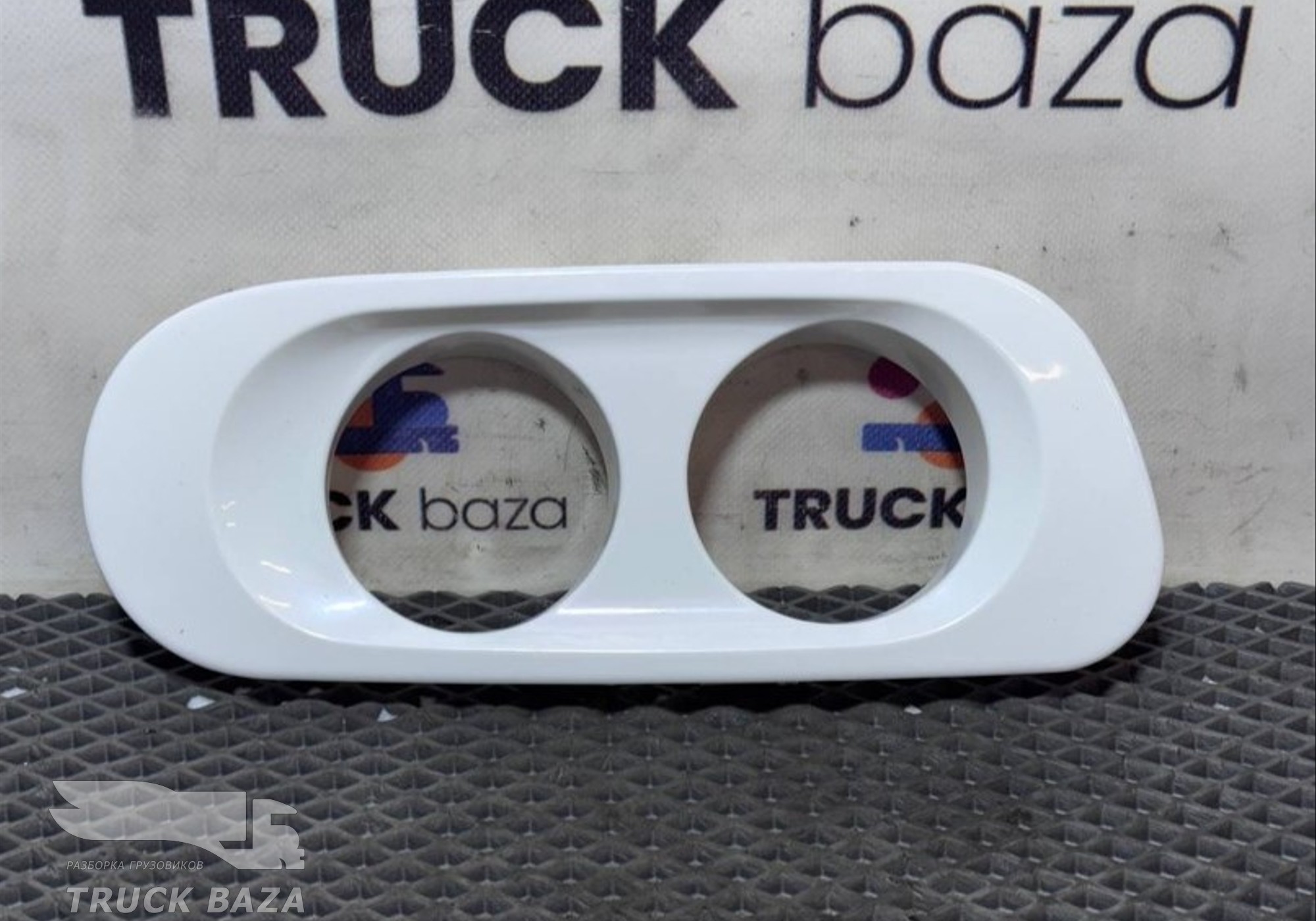 1649364 Облицовка ПТФ правая