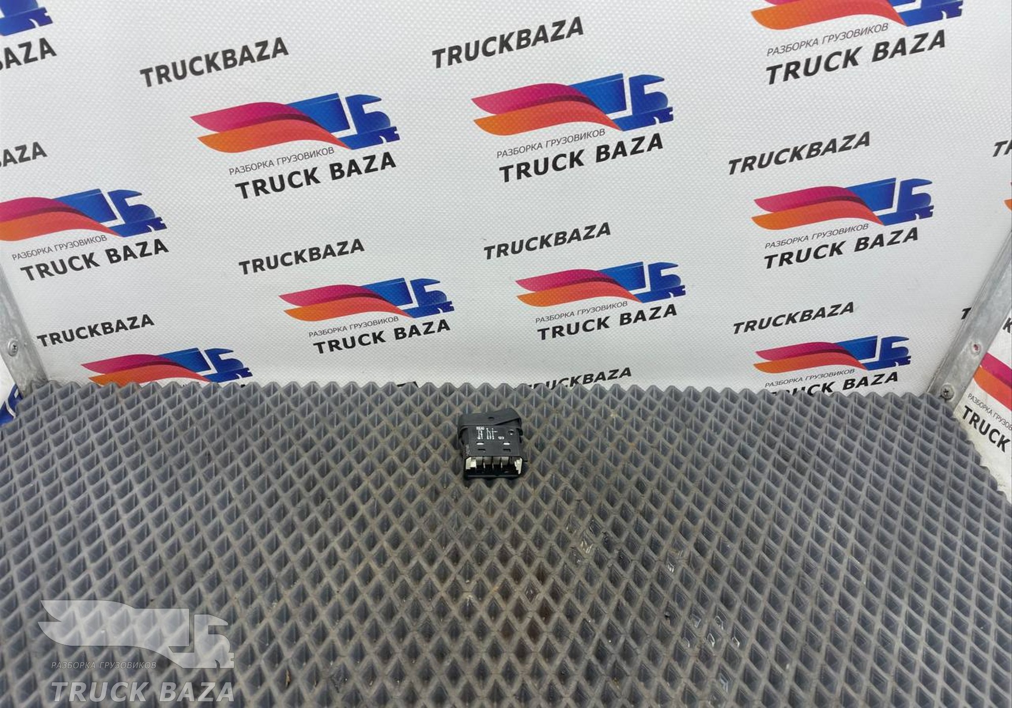 1421847 Кнопка антипробуксовочной системы для Scania 5-series R (с 2004 по 2016)