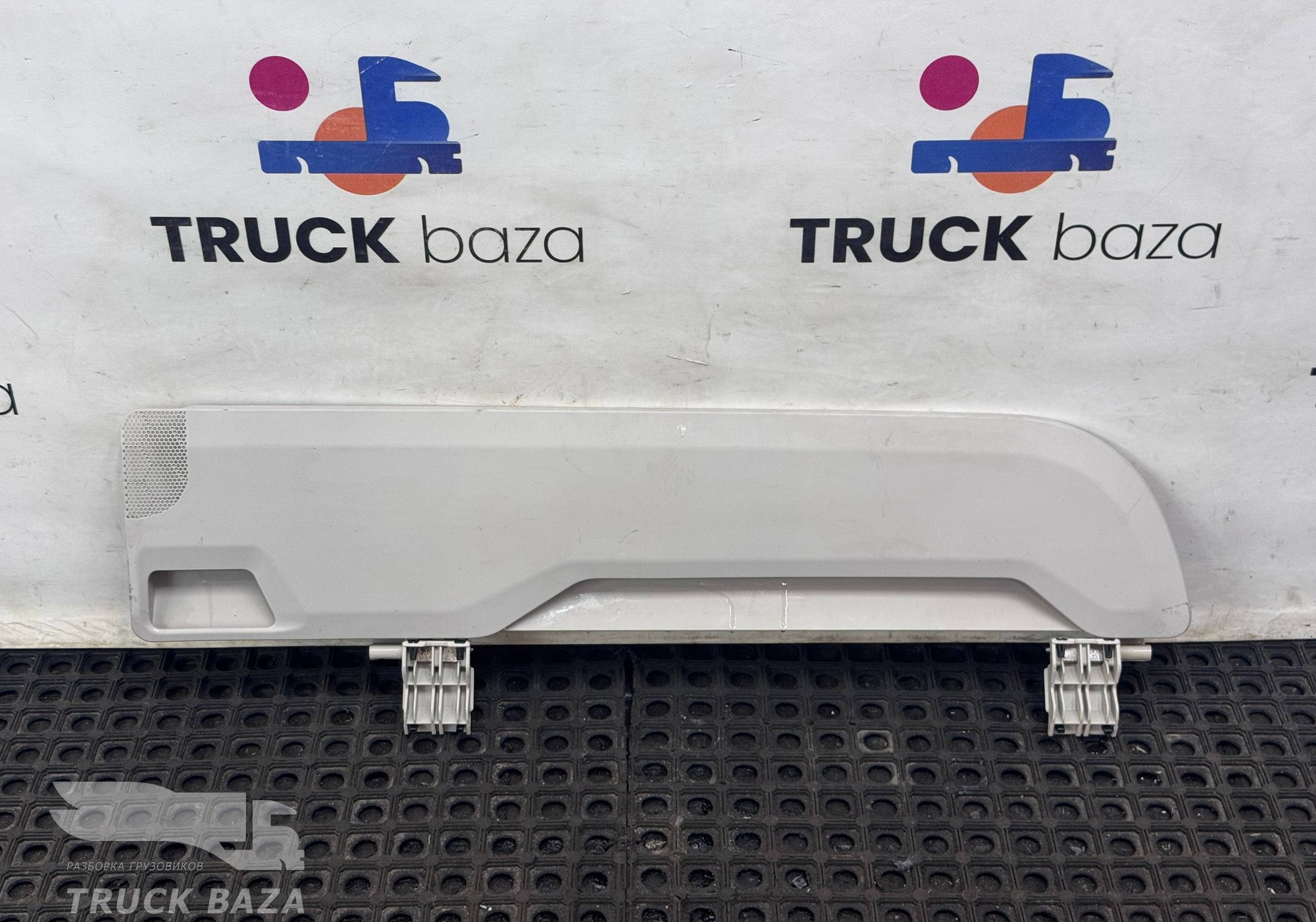 549018204018 Козырек солнцезащитный правый для КАМАЗ 54901